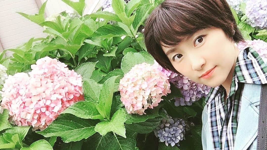 右手愛美さんのインスタグラム写真 - (右手愛美Instagram)「ハート形みたいな紫陽花と💟 なりたい自分になる為に、地道に勉強していることがあります📚🔮✨✨誰かの助けになれる自分ていたいから。今は地味に頑張ります✊ #あじさい #梅雨 #ハート」6月30日 12時01分 - utemanami