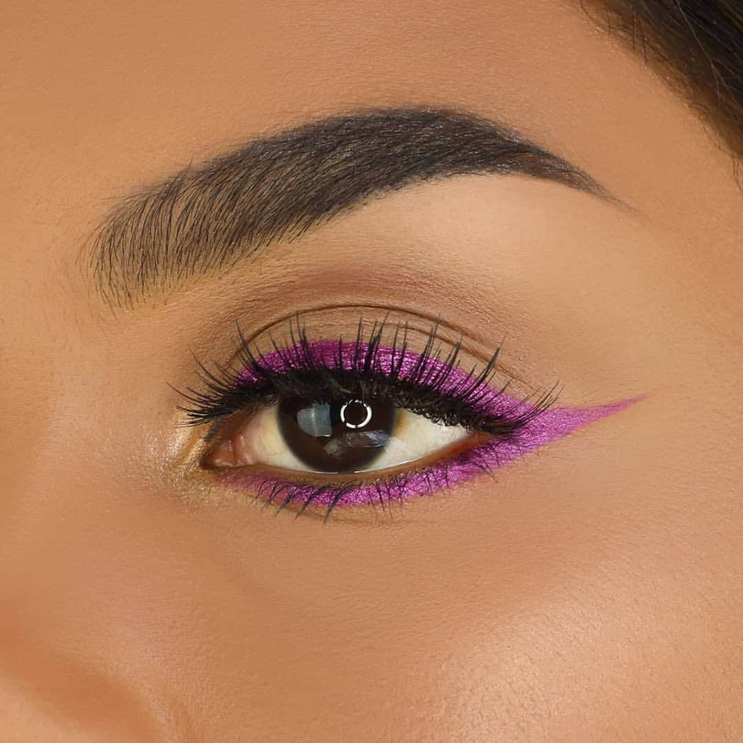 Tarte Cosmeticsさんのインスタグラム写真 - (Tarte CosmeticsInstagram)「Add a pop of metallic gleam to your lids with our #pride liquid chrome paint metallic pigment! 🌈💜 This bb is EASY to use & has mega mirror-shine shimmer! #crueltyfree #tartepride #rethinknatural #naturalartistry」6月30日 12時02分 - tartecosmetics