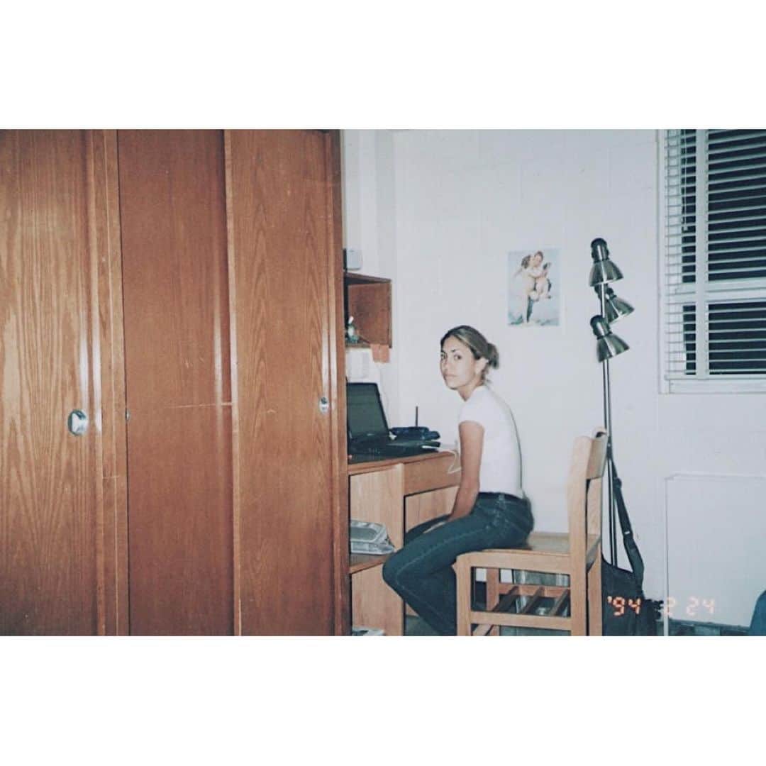 ナタリア・コルドバ・バックリーのインスタグラム：「Almost 20 years ago (camera date is wrong . It was 2000). This was my first night at North Carolina School of the Arts @uncsadrama . My parents had left to go back home to Cancun and I was on my own for the first time.  English was my second language, (just communicating in English was rough, now imagine acting, ha!). I didn’t know this country, I didn’t know anyone in NC, BUT... I knew that I was going to get to do what I loved and longed to do on an everyday basis and that was freedom to me.  I was excited but shit terrified! (as you can see from my blank expression in the picture). Today, that 17 year old aspiring actor is able to continue doing what she loves and it’s got a lot to do with the people that helped me acquire and learn how to use the tools that would get me here.  I am so proud to have been a part of such a great school and group of teachers.  I fell madly in love with the craft of acting because of this place.  #picklepridechallenge」