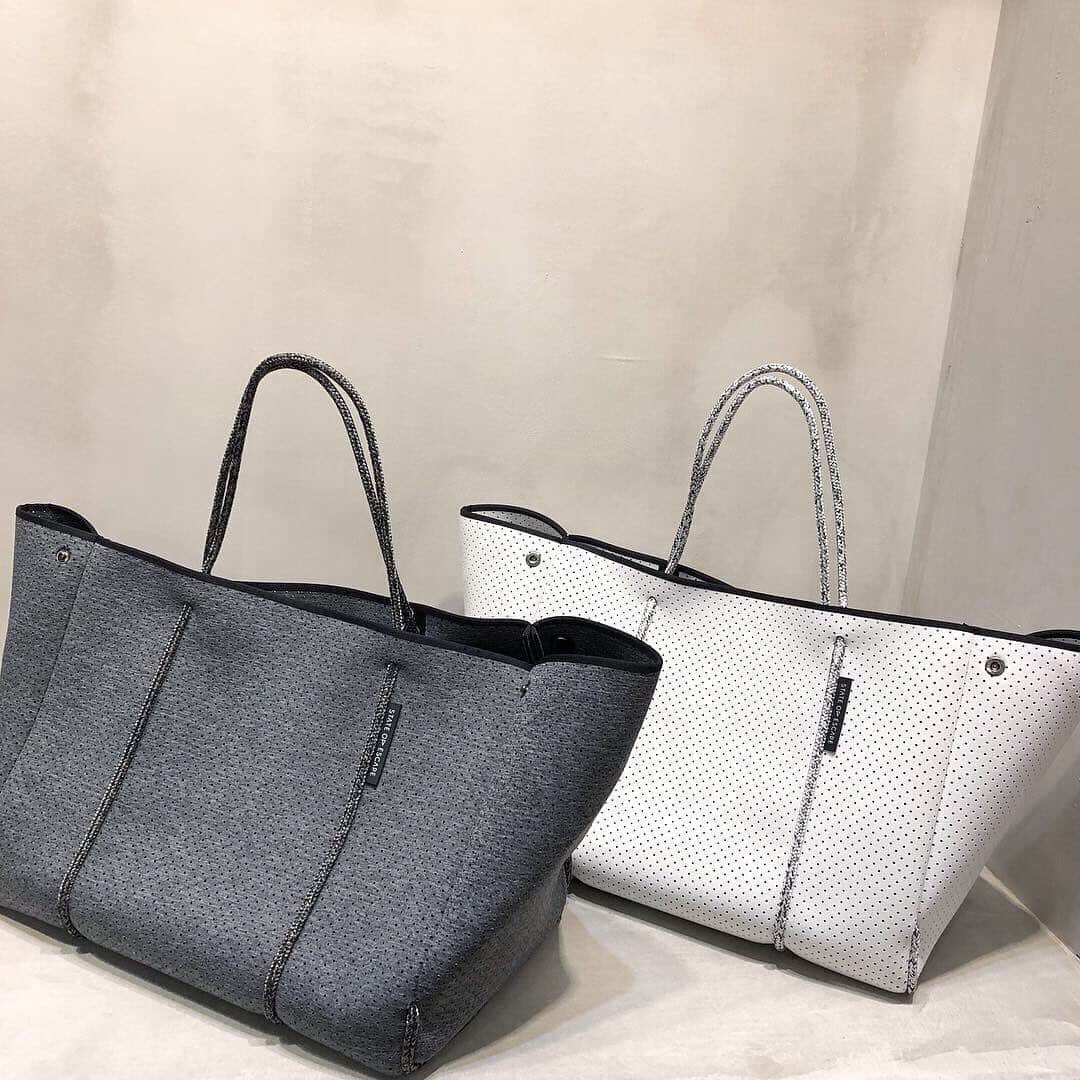 【ANN DE ARKさんのインスタグラム写真 - (【ANN DE ARKInstagram)「【PICK UP ITEM】 ・ 《State of Escape》 ・ 他のブランドにはないオリジナリティに溢れるデザインが特徴。家庭で丸洗い出来るのも魅力的です👜 残りわずかとなっておりますのて、お探しの方はお早めに。 ・ 各種¥39,960〜 ・ お問い合わせはこちらから ⬇︎⬇︎⬇︎⬇︎ @ann_de_ark #stateofescape #ステイトオブエスケープ #バッグ #トートバッグ #spring #summer #style #coordinate #bag #women #womenstyle #コーデ #コーディネート #ファッション #fashion #styling #レディース #ショップ #栃木 #宇都宮 #anndeark #arknets」6月30日 12時10分 - ann_de_ark