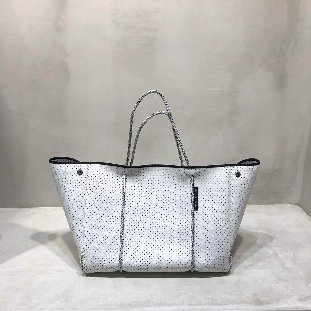 【ANN DE ARKさんのインスタグラム写真 - (【ANN DE ARKInstagram)「【PICK UP ITEM】 ・ 《State of Escape》 ・ 他のブランドにはないオリジナリティに溢れるデザインが特徴。家庭で丸洗い出来るのも魅力的です👜 残りわずかとなっておりますのて、お探しの方はお早めに。 ・ 各種¥39,960〜 ・ お問い合わせはこちらから ⬇︎⬇︎⬇︎⬇︎ @ann_de_ark #stateofescape #ステイトオブエスケープ #バッグ #トートバッグ #spring #summer #style #coordinate #bag #women #womenstyle #コーデ #コーディネート #ファッション #fashion #styling #レディース #ショップ #栃木 #宇都宮 #anndeark #arknets」6月30日 12時10分 - ann_de_ark