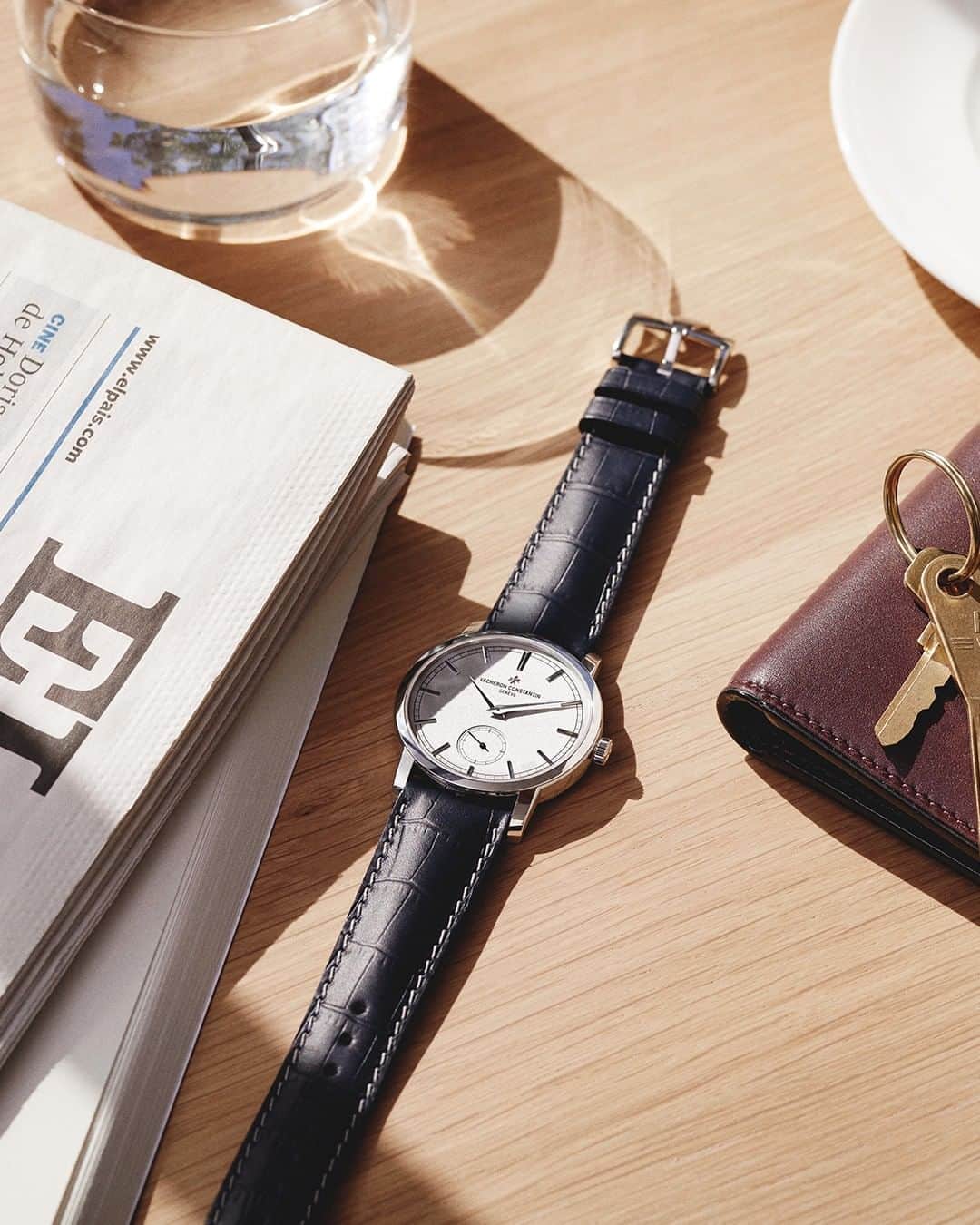 MR PORTERのインスタグラム：「Have you had a chance to visit The Luxury Watch Guide — the home of all-things horology on MR PORTER? Head to the link in bio. for guides and glossaries alongside our selection of handpicked exceptional timepieces. You can also follow along on @mrporterwatches. ﻿⁠ -﻿⁠ ⌚ @vacheronconstantin Traditionnelle Excellence Platine Hand-Wound 38mm Platinum And Alligator Watch available now. ﻿⁠」