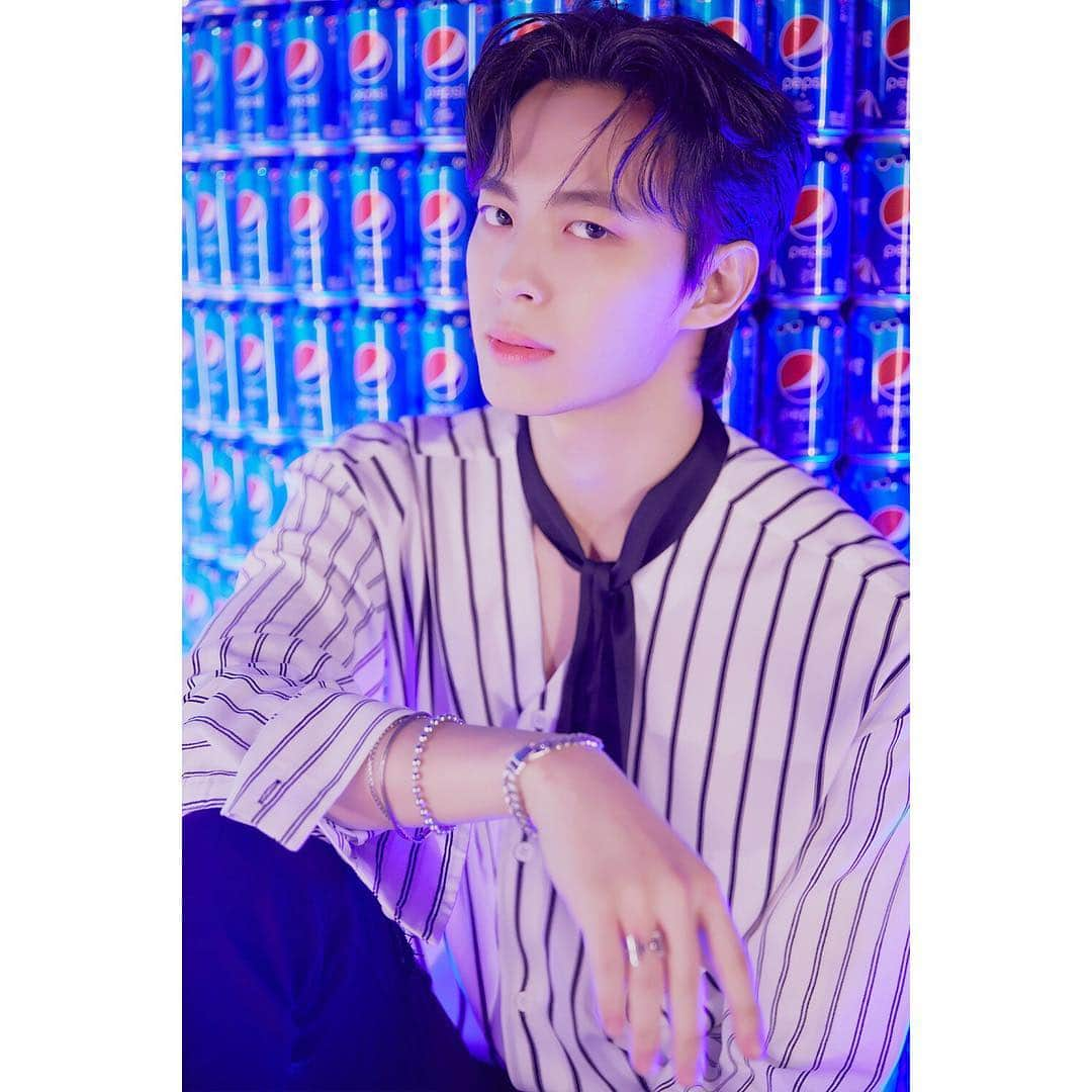 VIXXさんのインスタグラム写真 - (VIXXInstagram)「. [#PEPSIxSTARSHIP] . 2019 #PEPSI X #STARSHIP PROJECT #THE_LOVE_OF_SUMMER : THE PERFORMANCE #COOL_LOVE . #HONGBIN #VIXX #HYUNGWON #MONSTA_X Prod. #DRESS . #CONCEPT_PHOTO . #빅스 #홍빈 #몬스타엑스 #형원 #JELLYFISH #HIGHLINE」6月30日 18時00分 - vixx_stargram