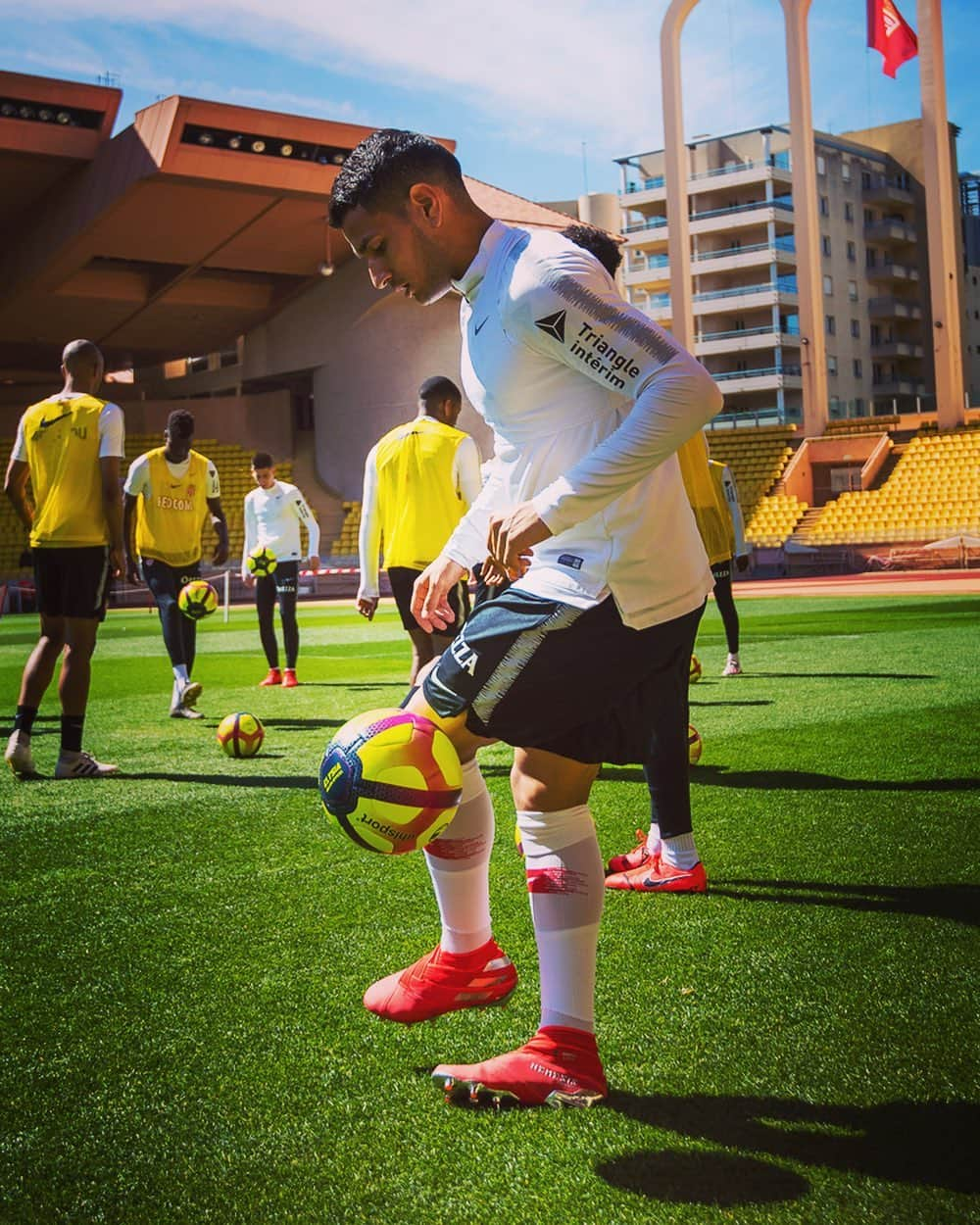 ASモナコさんのインスタグラム写真 - (ASモナコInstagram)「🔙 Reprise de l’entrainement demain pour les 🔴⚪️👊」6月30日 17時55分 - asmonaco