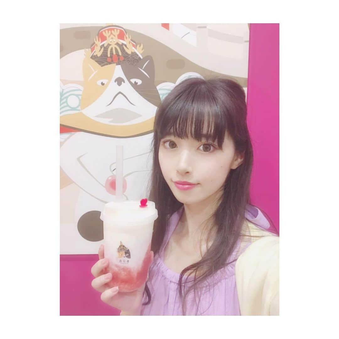 川子芹菜さんのインスタグラム写真 - (川子芹菜Instagram)「. . 今日どうしてもタピオカ飲みたくて入ったお店が本日OPENの  #茶千歳  でした😂㊗️ . 私はストロベリーチーズ🍓🧀 飲みやすくて美味しかった😋💓💓 いちご好きの私としては絶対に抑えるべき商品でした👍🏼 . . 店内もピンク＆猫ちゃんですごく可愛くて癒された😂🐱 . . . #タピオカ #タピオカミルクティー」6月30日 17時56分 - kawakoserina