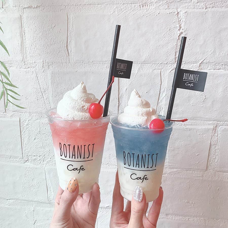 のインスタグラム：「🎋明治神宮前cafe⠀ ⠀ BOTANIST TOKYOで昨日から始まった七夕ドリンク🥤👫❤︎ 容器がラメだしめっちゃ可愛い🥺  7/7までだから急げ〜❤︎⠀ ⠀ #BOTANISTTOKYO#明治神宮前カフェ#ボタニストカフェ#도쿄여행#도쿄#도쿄카페#카페#카페스타그램#오모테산도#오모테산도카페#하라주쿠#하라주쿠카페#소통#소통해요」