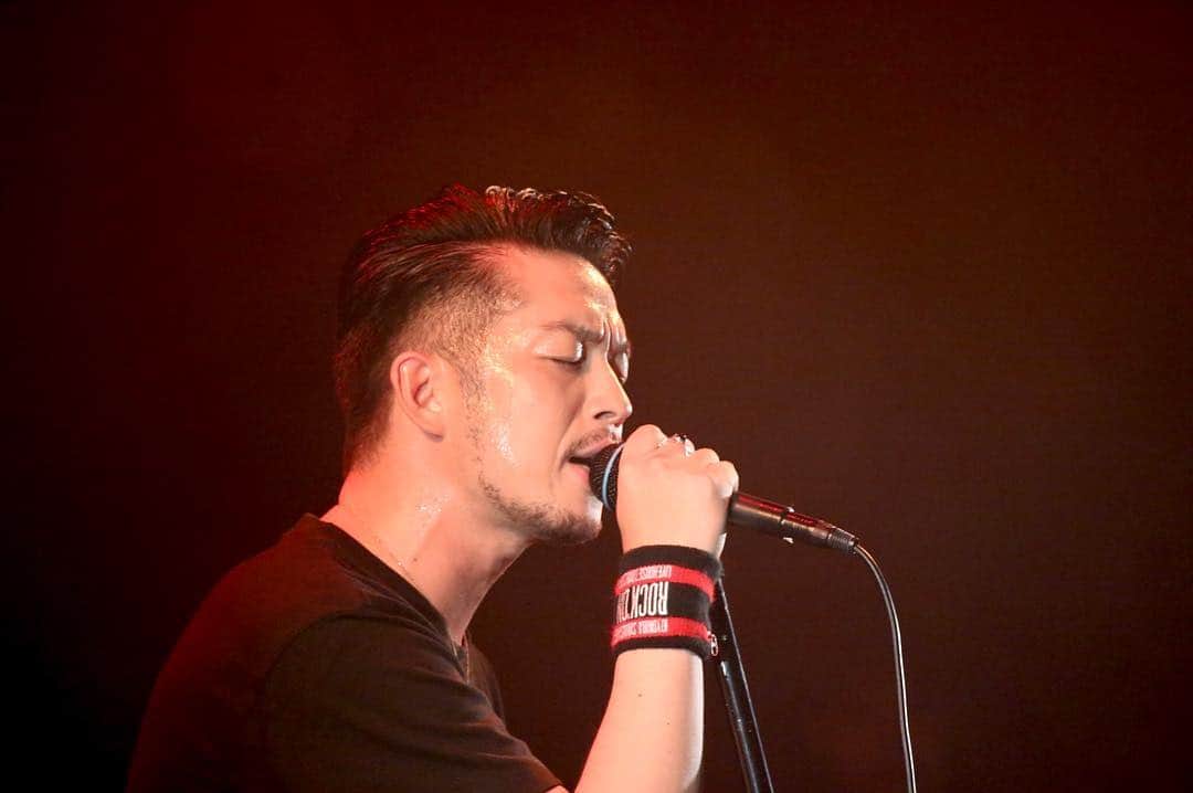 清木場俊介さんのインスタグラム写真 清木場俊介instagram 今週の清木場俊介は 四国をrock On 昨夜は 瀬戸の都 高松で 最高に盛り上がった夜でした 今日は土佐 高知 クレシュンも物販コーナーでお待ちしております Staff 清木場俊介