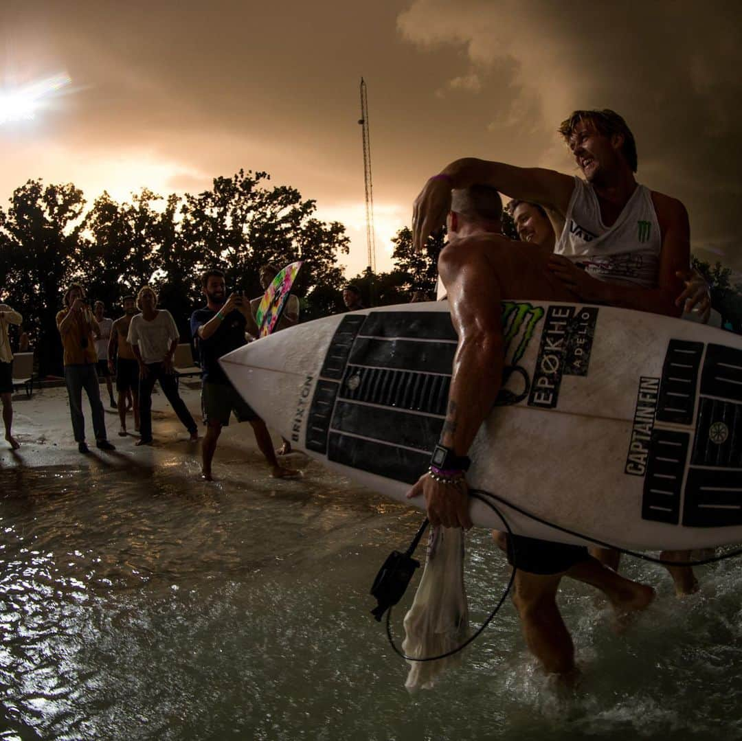 Surf Magazineさんのインスタグラム写真 - (Surf MagazineInstagram)「@chippawilson wins @stab_high 2019! What a show before the storm unloaded on us. Photo: @tomcarey | @vanssurf @monsterenergy」6月30日 12時39分 - stab