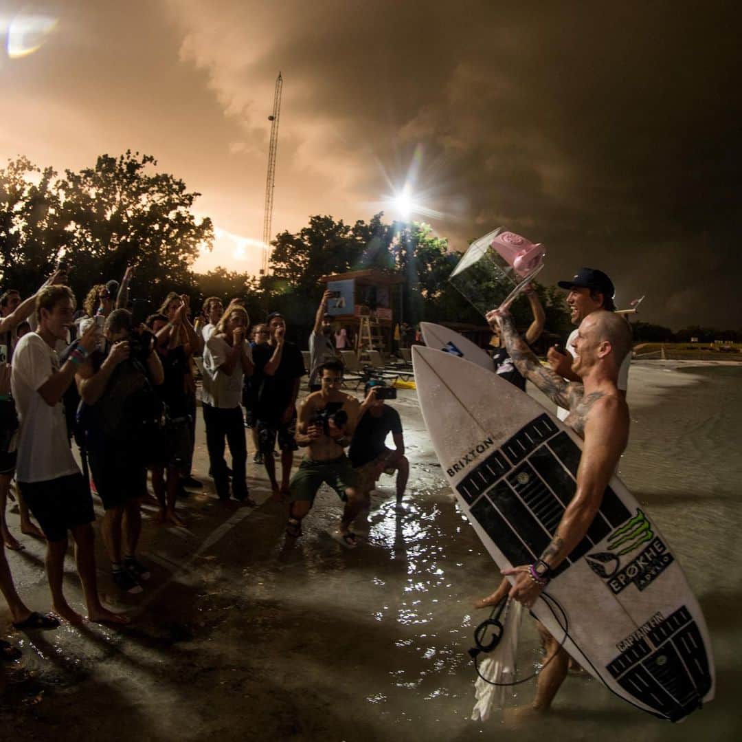 Surf Magazineさんのインスタグラム写真 - (Surf MagazineInstagram)「@chippawilson wins @stab_high 2019! What a show before the storm unloaded on us. Photo: @tomcarey | @vanssurf @monsterenergy」6月30日 12時39分 - stab