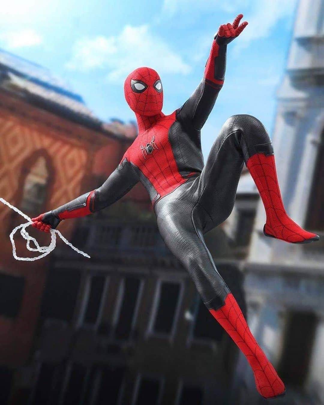 HYPEBEASTさんのインスタグラム写真 - (HYPEBEASTInstagram)「#hypeAF: As we near the release of @spidermanmovie, @hottoyscollectibles has unveiled a 1/6th rendition of the friendly neighbourhood Spider-Man in his new flagship suit with movie-accurate details. Standing 28.5 cm tall and equipped with 30 points of articulation, the premium collectible figurine features his latest superhero colors, swapping out his classic blue for a stealthier black. It’s set to release at the end of 2020 or early 2021, stay tuned for the exact date.  Photo: Hot Toys」6月30日 12時42分 - hypebeast