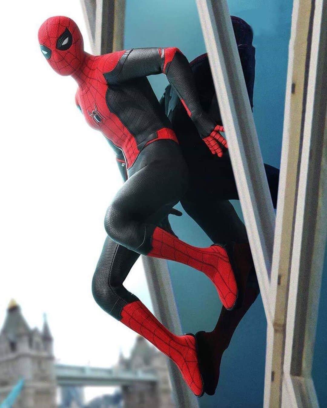 HYPEBEASTさんのインスタグラム写真 - (HYPEBEASTInstagram)「#hypeAF: As we near the release of @spidermanmovie, @hottoyscollectibles has unveiled a 1/6th rendition of the friendly neighbourhood Spider-Man in his new flagship suit with movie-accurate details. Standing 28.5 cm tall and equipped with 30 points of articulation, the premium collectible figurine features his latest superhero colors, swapping out his classic blue for a stealthier black. It’s set to release at the end of 2020 or early 2021, stay tuned for the exact date.  Photo: Hot Toys」6月30日 12時42分 - hypebeast