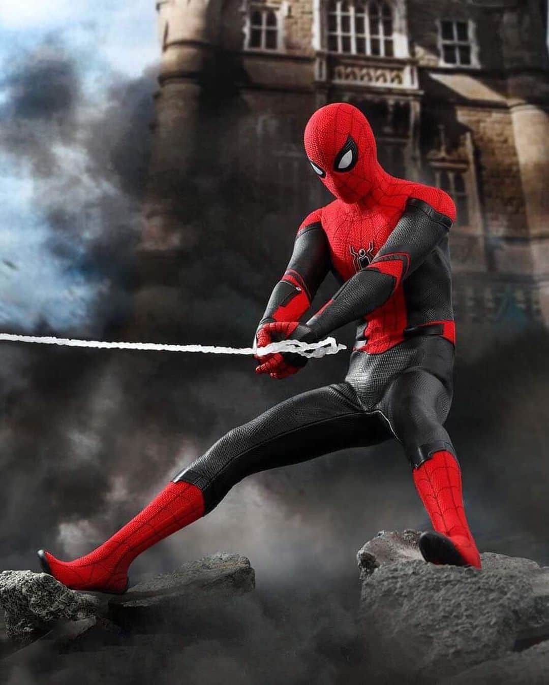 HYPEBEASTさんのインスタグラム写真 - (HYPEBEASTInstagram)「#hypeAF: As we near the release of @spidermanmovie, @hottoyscollectibles has unveiled a 1/6th rendition of the friendly neighbourhood Spider-Man in his new flagship suit with movie-accurate details. Standing 28.5 cm tall and equipped with 30 points of articulation, the premium collectible figurine features his latest superhero colors, swapping out his classic blue for a stealthier black. It’s set to release at the end of 2020 or early 2021, stay tuned for the exact date.  Photo: Hot Toys」6月30日 12時42分 - hypebeast