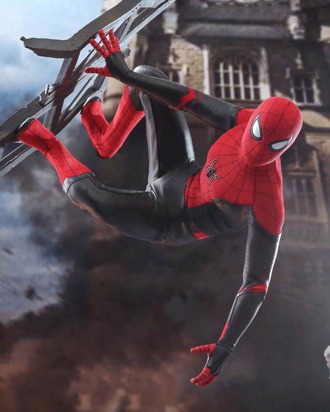 HYPEBEASTさんのインスタグラム写真 - (HYPEBEASTInstagram)「#hypeAF: As we near the release of @spidermanmovie, @hottoyscollectibles has unveiled a 1/6th rendition of the friendly neighbourhood Spider-Man in his new flagship suit with movie-accurate details. Standing 28.5 cm tall and equipped with 30 points of articulation, the premium collectible figurine features his latest superhero colors, swapping out his classic blue for a stealthier black. It’s set to release at the end of 2020 or early 2021, stay tuned for the exact date.  Photo: Hot Toys」6月30日 12時42分 - hypebeast