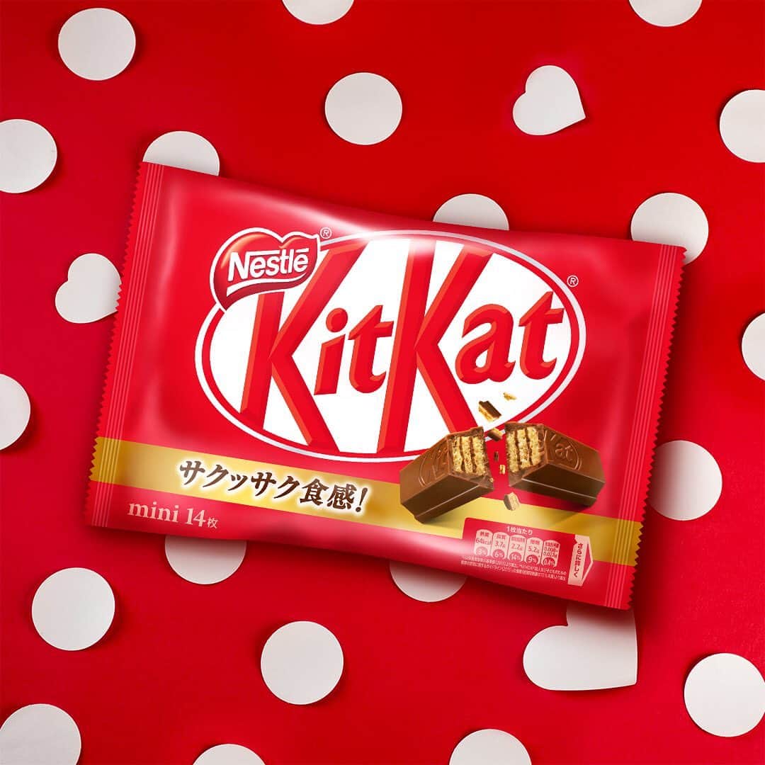 KITKAT Chocolatoryさんのインスタグラム写真 - (KITKAT ChocolatoryInstagram)「“キットカット”といえば赤と白のロゴマークですね✨﻿ 今週も適度にブレイクしながら、明日からのお仕事頑張りましょう！﻿ ﻿ ﻿ #キットカット#おやつ#お菓子#スイーツ#チョコレート#チョコ#ミルクチョコ#チョコレート好き#チョコレート大好き#ハート#赤#白#レッド#ホワイト#水玉#ドット﻿ #kitkat#haveabreak#chocolate#sweets#킷캣#奇巧巧克力」6月30日 12時57分 - kitkat_japan_official