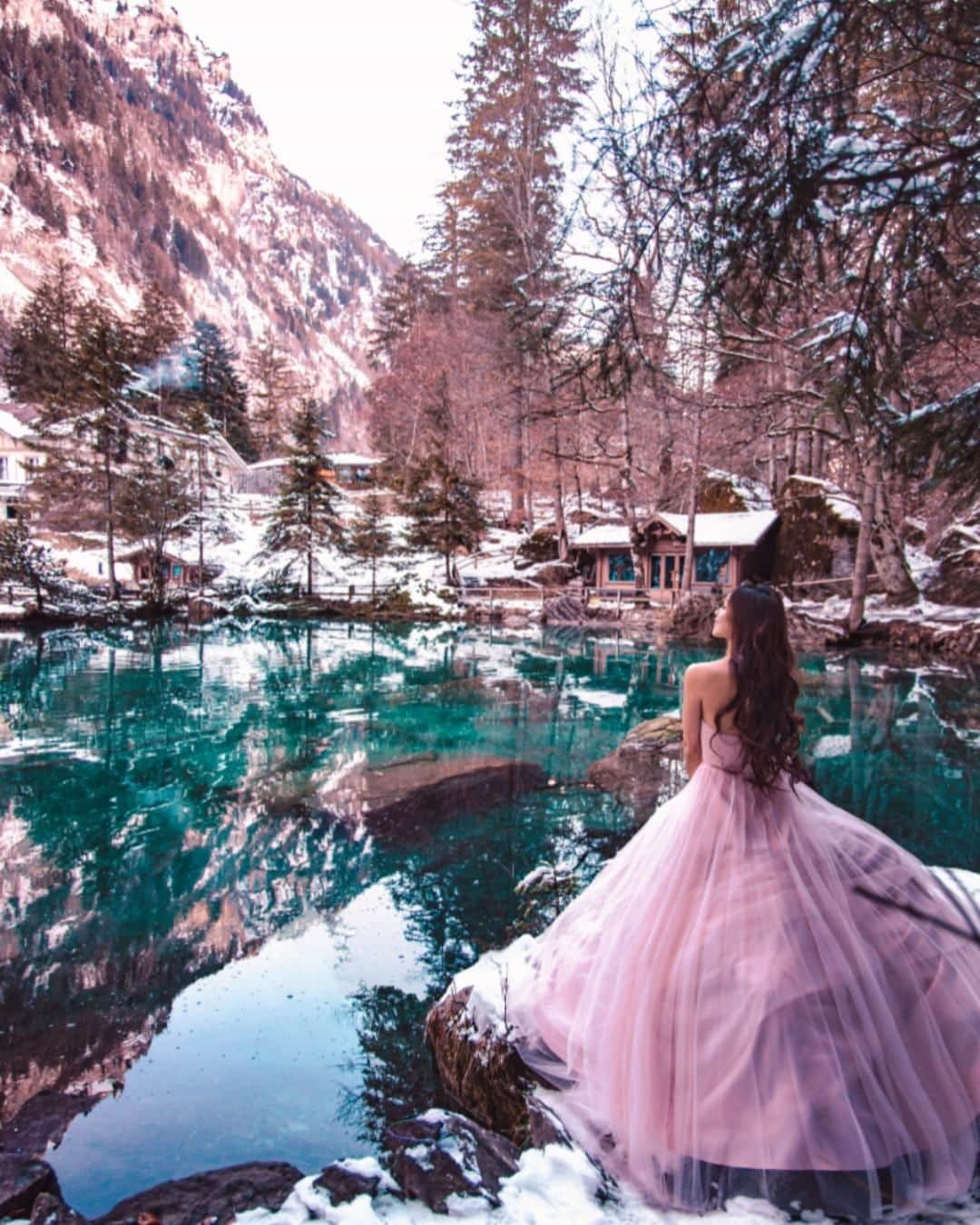 Canon Asiaのインスタグラム：「"Did you know that the water changes colour between green and blue depending on the weather?" Mother nature is surely beautifully unpredictable. 😌 You wouldn’t know what kind of magical trick she might pull off next! 🌬️ • 📷 Image by @heideexyz shot using the Canon EOS R | Canon RF 24-105mm f/4L IS USM  Want your photos to be featured too? Tag them with #canonasia or submit them on My Canon Story, link in bio!  #canonasia #photography #canonphotography #travel #travelphotography #Switzerland ##switzerland🇨🇭」