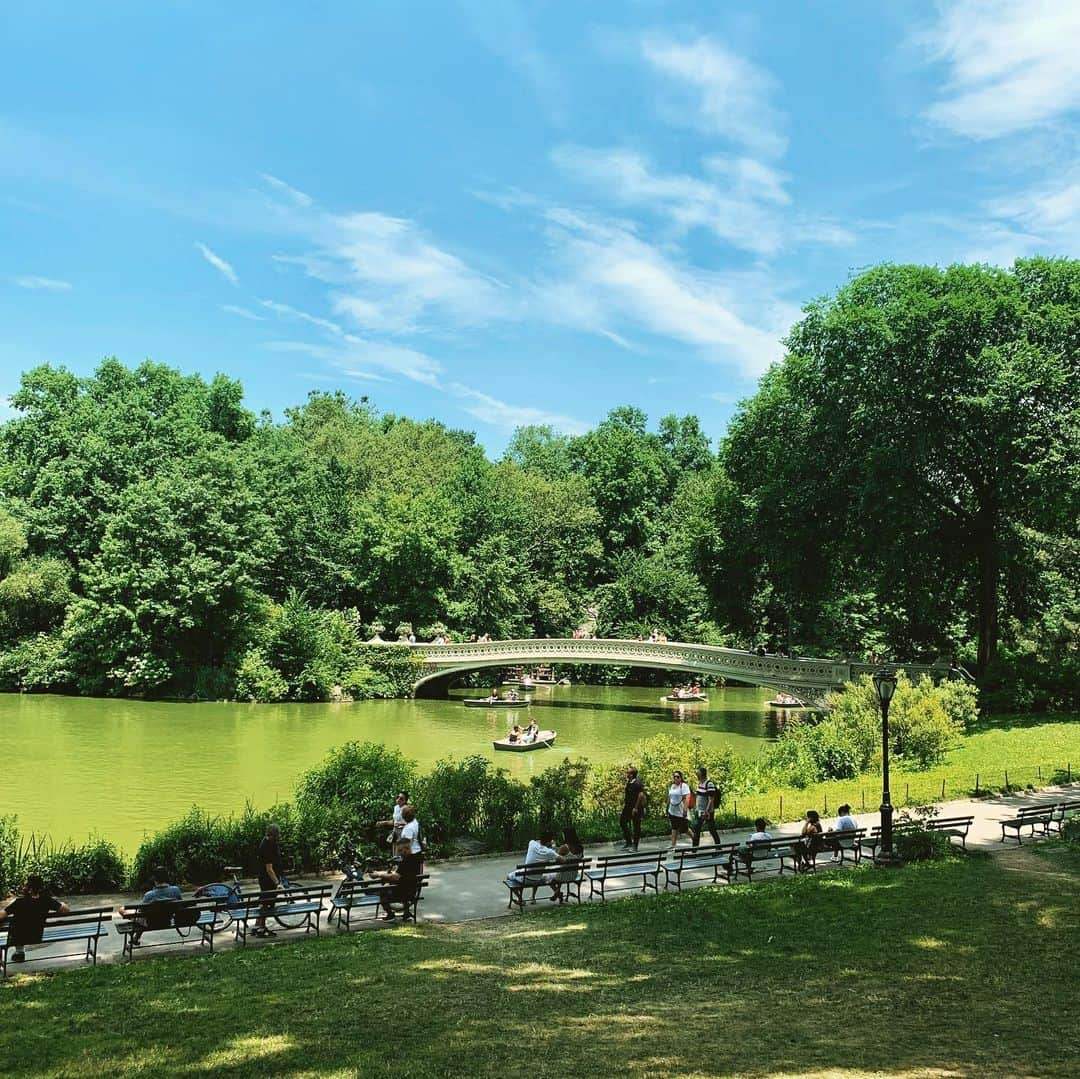 神田うのさんのインスタグラム写真 - (神田うのInstagram)「New York for the first time for my daughter!! Central Park after a long time.☺️ After all a beautiful park❣️ #nyc#newyork#newyorkcity#manhattan#マンハッタン#ニューヨーク#ニューヨーク旅行#家族旅行#centralpark#セントラルパーク#やっぱり#美しい#公園#母娘#親子リンクコーデ#親子コーデ#お揃いコーデ#matchingfashion#matchingcordinate#神田うの#unokanda」6月30日 13時09分 - unokandaofficial