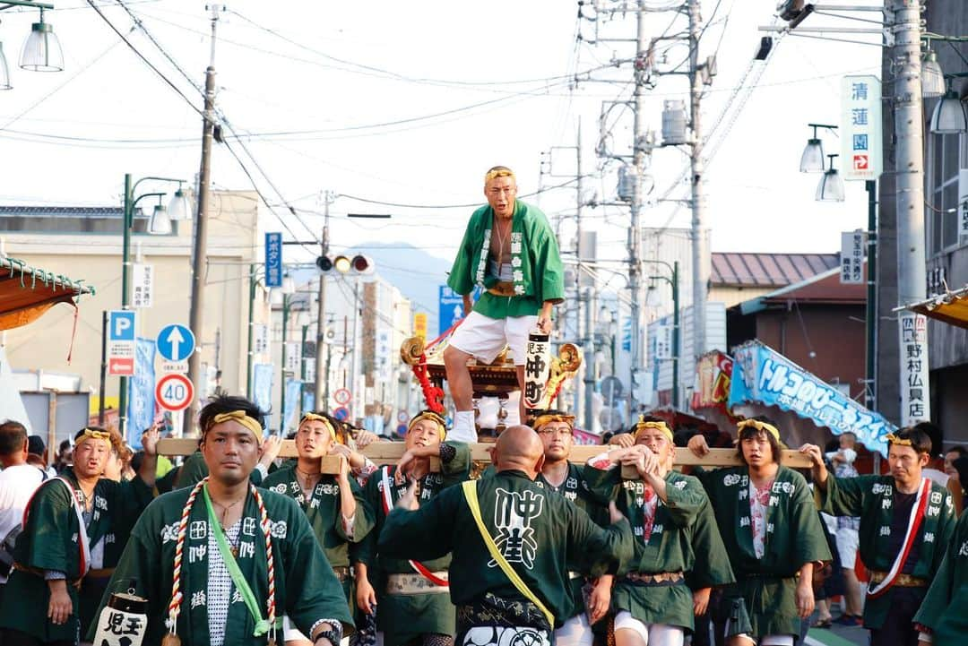 さいたまつりさんのインスタグラム写真 - (さいたまつりInstagram)「7月14日（日）は本庄市児玉町で「こだま夏まつり」が開催されます。  この祭りの最大の見どころは、何と言っても神輿同士を激しくぶつけ合う「ケンカみこし」！ はんてん姿の若者たちが、「ワッセ、ワッセ」という勇ましいかけ声を掛け合いながら、神輿を組み合い、押し合います。  その迫力に、観客も含め町全体が熱く盛り上がります♪ ぜひ、その熱気を現地で感じてくださいっ！  #さいたまつり #神輿 #埼玉 #festival #祭り #saitamatsuri #本庄 #児玉 #写真好きな人と繋がりたい #ファインダー越しの私の世界 #こだま夏祭り #ケンカ神輿 #喧嘩神輿 #japan #saitama #埼玉県」6月30日 13時19分 - saitamatsuri