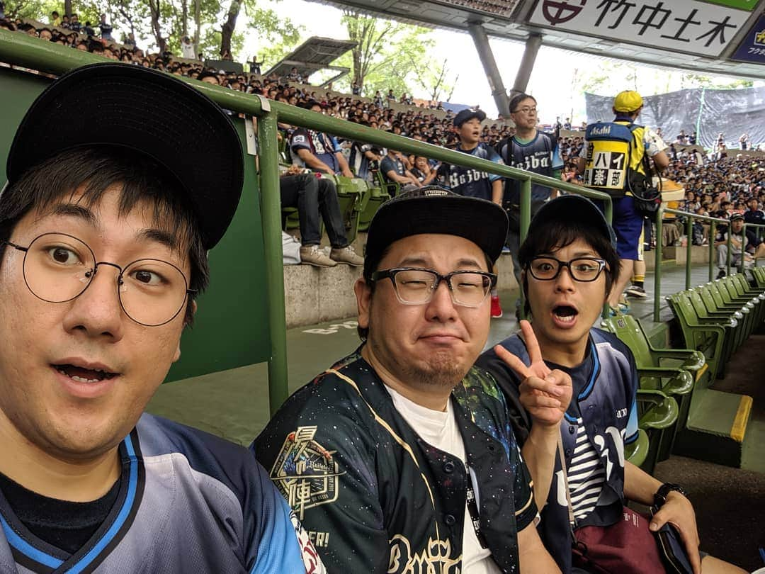 かーしゃのインスタグラム：「今日もメットライフドーム来ちゃったよ〜！！ ユニフォーム配布デー！！ #seibulions  #buffalo #共熱 #グリンオリオン #かずき　さん #もぐら #ペッパーボーイズ #石本」