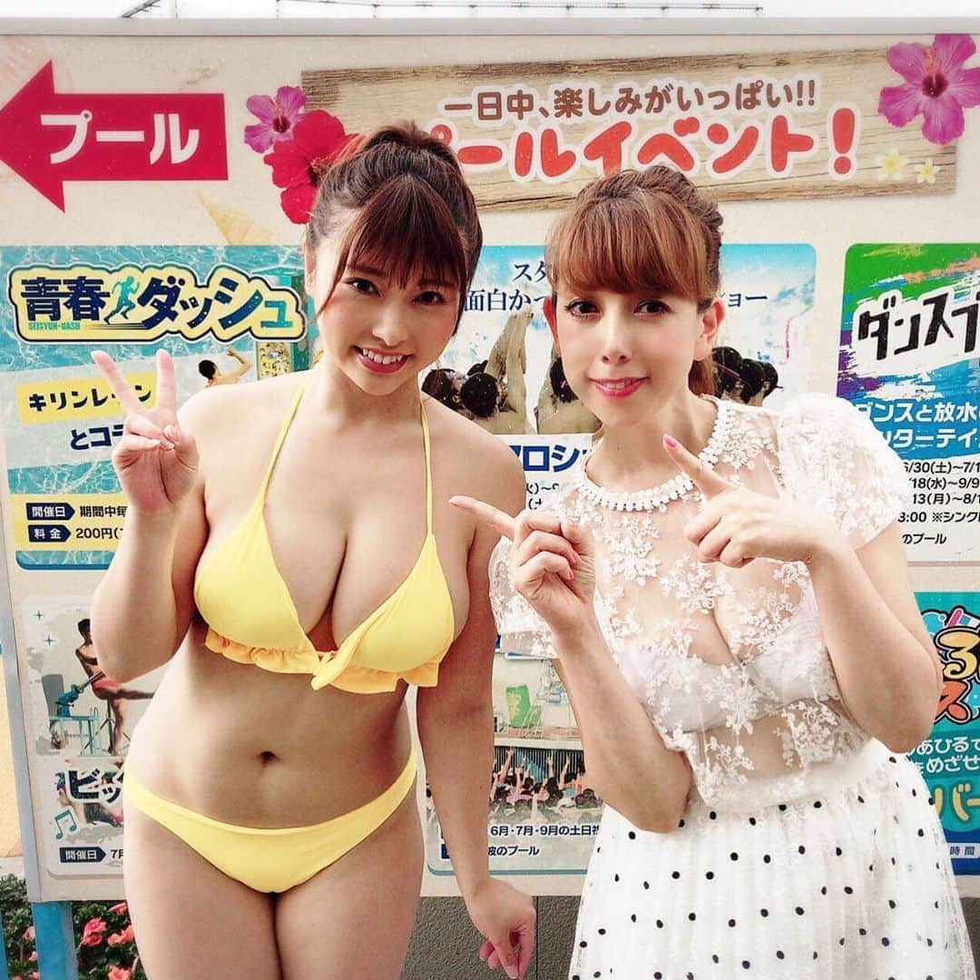 大原かおりさんのインスタグラム写真 - (大原かおりInstagram)「👯‍♀️📷 6月22日の『ホリエモン×100人のグラビア美女・fresh!撮影会』は👯‍♀️💕 朝からお天気が怪しかったのですが。。 途中ビックリする位にどしゃ降りになり…🤣☔️ メイクの真奈美さん @manamin6286 に何度もメイクを直してもらって、髪の毛を巻き直してもらい挑みました〜🤣💦💞 真奈美さん、いっぱいいっぱいありがとうございました❤️ ☺︎ そして3セット行われたグラビア教室で、雨の中でも笑顔で一生懸命に頑張ってくれた 💓橘まりやちゃん @mariya_tachibana_official ・ 💓瀬戸栞ちゃん @shiori_seto ・ 💓みすずちゃん @mii717_ ・ 本当にありがとうございました😘❤️ 若くてピチピチしていて、皆とっても可愛かったです👯‍♀️❣️ 天真爛漫な笑顔に心惹かれました💞 これからも思いっきりお仕事頑張ってくださいヽ(´∀｀)ノ📷💕 お疲れ様でした💛💛💛 ☺︎ ホリエモンチャンネルのカメラも入り、グラビア教室にホリエモンさんも来てくださりとっても楽しいfresh!撮影会でした👯‍♀️🎥💗 * #Fresh #撮影会 #よみうりランド #ホリエモン #グラビア美女 #グラビア教室 #橘まりや #瀬戸栞 #みすず #グラビア #グラドル #ビキニ #水着 #ポージング #伝授 #私は #お局 #女教師 #👯‍♀️💕#gravure #sexy #belfie #被写体 #撮影 #shooting #instagravure #女子力向上委員会 #フレッシュ撮影会 #楽しかった #🍑」6月30日 13時27分 - oharagaori_otty