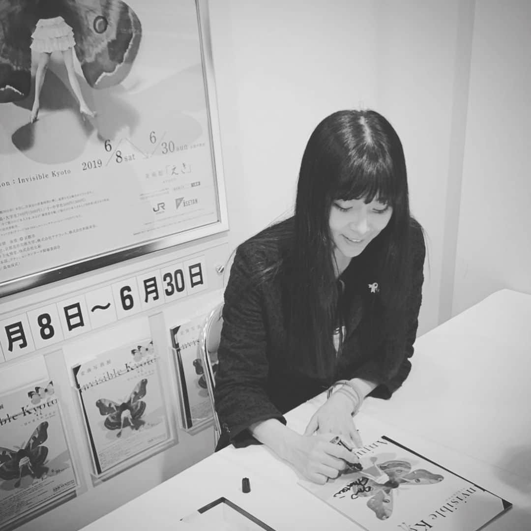 安珠さんのインスタグラム写真 - (安珠Instagram)「あっ最終日！ 安珠写真展「Invisible Kyoto―目に見えぬ平安京― 」〜6/30音楽:細野晴臣  http://kyoto.wjr-isetan.co.jp/museum/exhibition_1907.html @ 美術館えきKyoto  最終日ギャラリートーク 11:30〜、14:30〜、16:30〜  ぜひ、お見逃しなく🙏✨ #InvisibleKyoto #目に見えぬ平安京 #京都 #KYOTO #細野晴臣 #松本隆 #酒井はな #島地保武 #雲龍 #アルトノイ #野口健 #夢枕漠 #和紙来歩 #井上光雅堂 #株式会社細尾 #アデランス #京都造形芸術大学 #おおうちおさむ #美術館えきKYOTO #トークショー #安珠写真展 #平安京 #anju #安珠 #anjuphotographer」6月30日 13時38分 - anjuphotographer