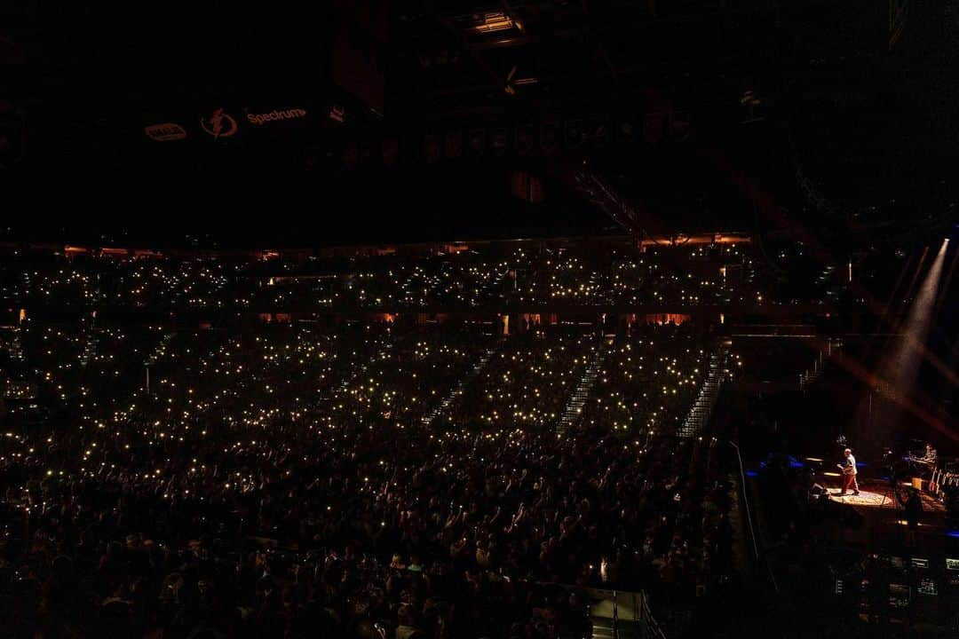 アダム・サンドラーさんのインスタグラム写真 - (アダム・サンドラーInstagram)「Great Florida night, Tampa Bay. Thanks for all the love. @amaliearena」6月30日 13時49分 - adamsandler