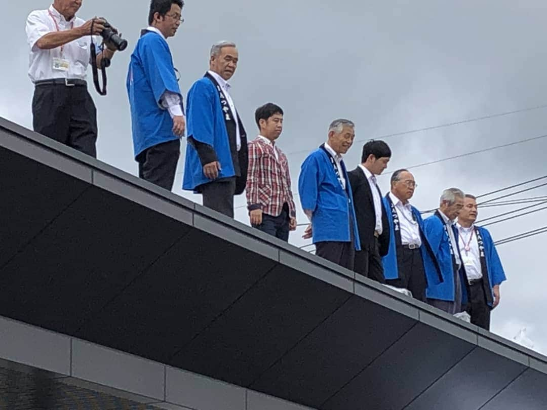 井口浩之さんのインスタグラム写真 - (井口浩之Instagram)「地元、岡山県津山市でお仕事でした！ ありがたい！ 供養された人形の祭壇の前で漫才やらせていただきました！ 餅投げも！ ありがたい！  #岡山県 #津山市 #人形 #供養 #祭壇 #漫才 #餅投げ」6月30日 13時58分 - westiguchi