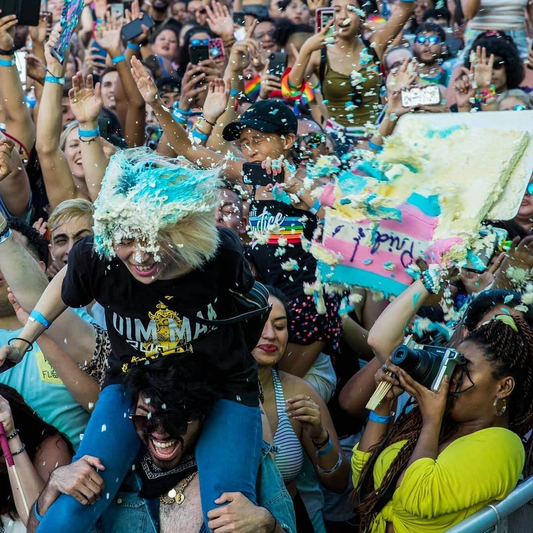 スティーヴ・アオキさんのインスタグラム写真 - (スティーヴ・アオキInstagram)「Wow!!! Chicago came thru and represented. Thank u 🥳🏳️‍🌈🥳 @prideintheparkchicago」6月30日 14時07分 - steveaoki