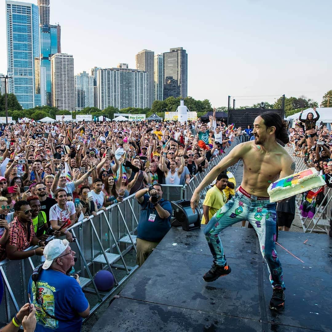 スティーヴ・アオキさんのインスタグラム写真 - (スティーヴ・アオキInstagram)「Wow!!! Chicago came thru and represented. Thank u 🥳🏳️‍🌈🥳 @prideintheparkchicago」6月30日 14時07分 - steveaoki