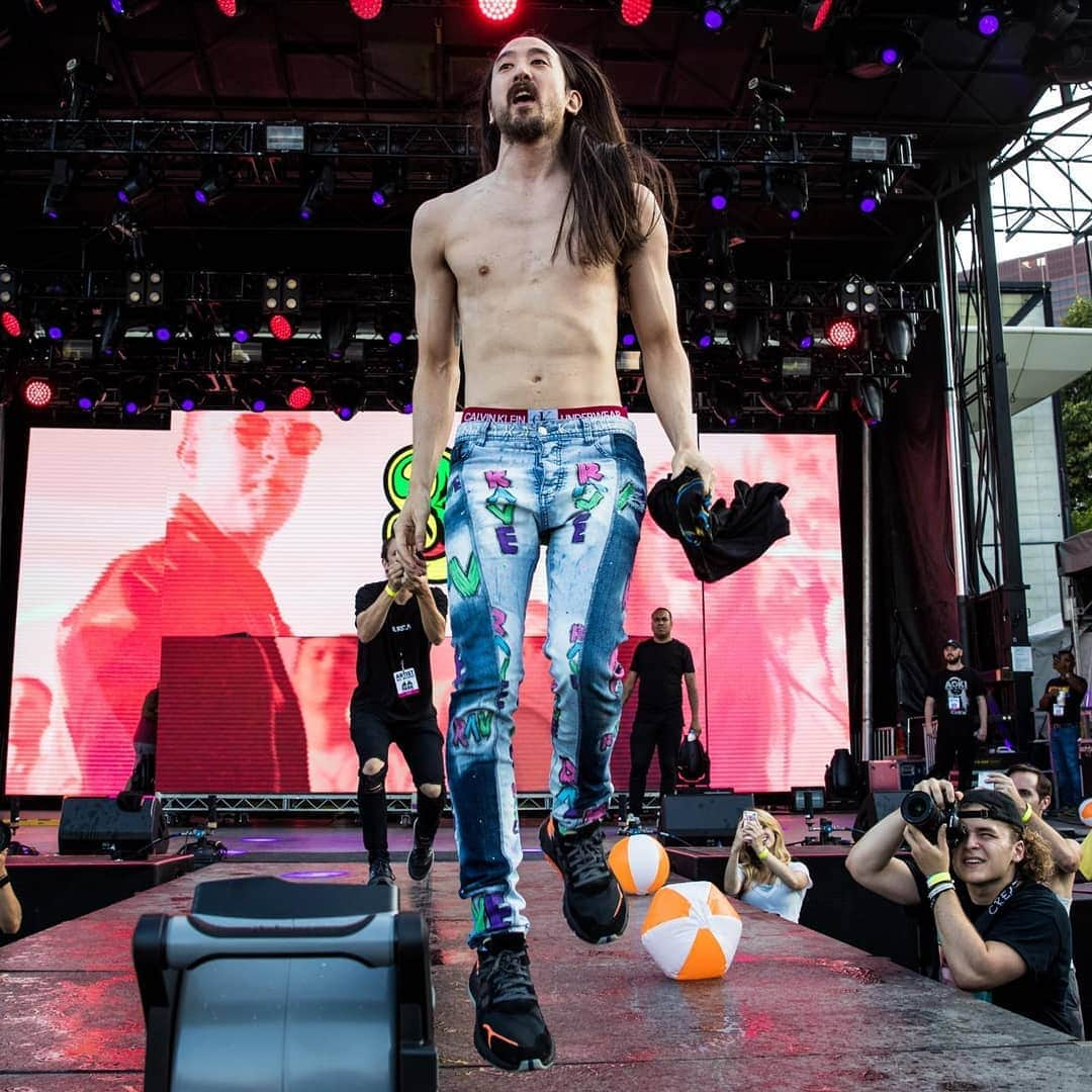 スティーヴ・アオキさんのインスタグラム写真 - (スティーヴ・アオキInstagram)「Wow!!! Chicago came thru and represented. Thank u 🥳🏳️‍🌈🥳 @prideintheparkchicago」6月30日 14時07分 - steveaoki