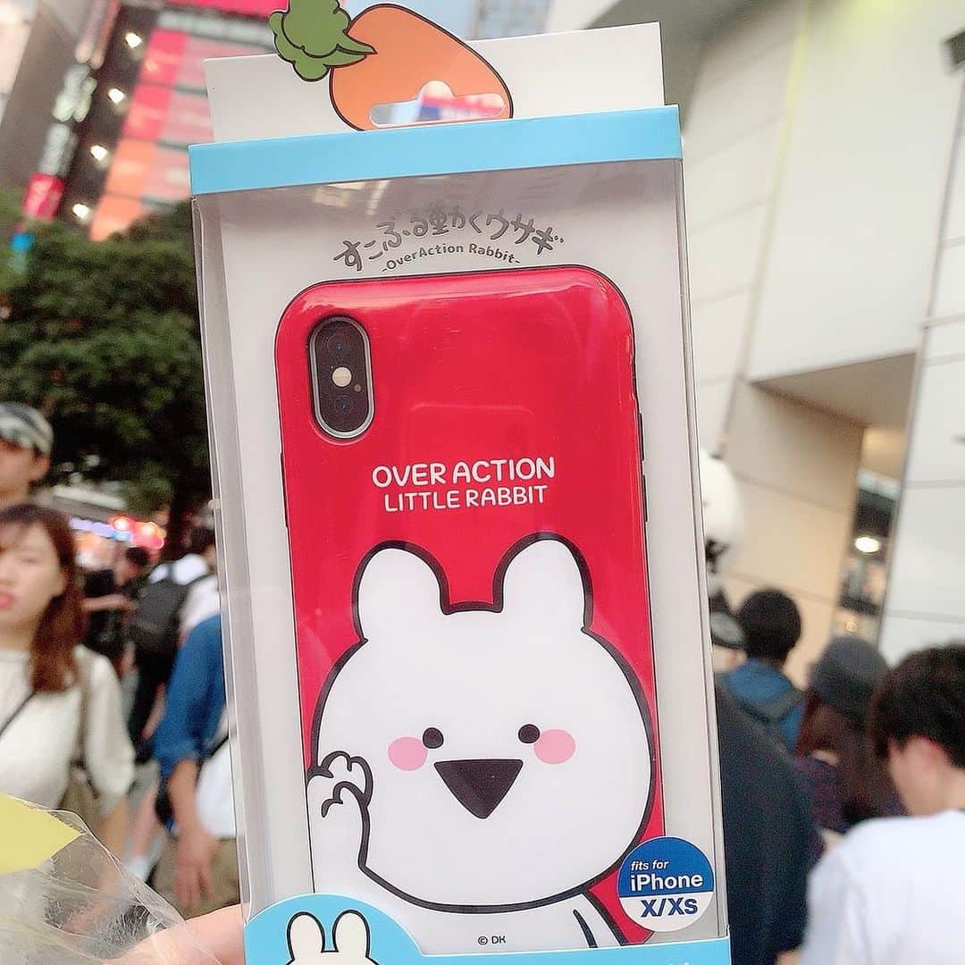 北村真姫さんのインスタグラム写真 - (北村真姫Instagram)「「birthdaypresent🎂」﻿ ﻿ ﻿ 相方から先日貰った﻿ お誕生日プレゼント（っ'-')╮ =͟͟͞͞🎁﻿ 会った途端に渡されました。（笑）﻿ ﻿ やはり分かっておる。﻿ ちょうどiPhoneケースしてなくて、﻿ 画面シートも変えたばっかりで﻿ 困っていました（笑）（笑）（笑）﻿ ﻿ 私がいつもLINE様で愛用している﻿ すこぶるのiPhoneケース！！﻿ すこぶるのスタンプ全部と言っていいほど﻿ 実は持ってるんです。きゃわ💗💗﻿ ﻿ だから早く韓国行きたい、連れてって〜﻿ ﻿ プレゼント貰うのって嬉しいよね。﻿ 誰もがそうだと思う、﻿ だけどその分お返ししないと☺️﻿ 感謝を忘れずにそして、喜んで貰えるように！﻿ ﻿ ﻿ #すこぶる #iPhone #iPhoneXS #iPhoneケース #画面シート #新宿 #新宿駅 #LINE #スタンプ #韓国 #行きたい #誕生日 #誕生日プレゼント #誕生日は3月2日 #でも嬉しい #感謝 #やっと会えた #まきてぃ #北村真姫 #ありがとう」6月30日 14時09分 - kitamura__maki