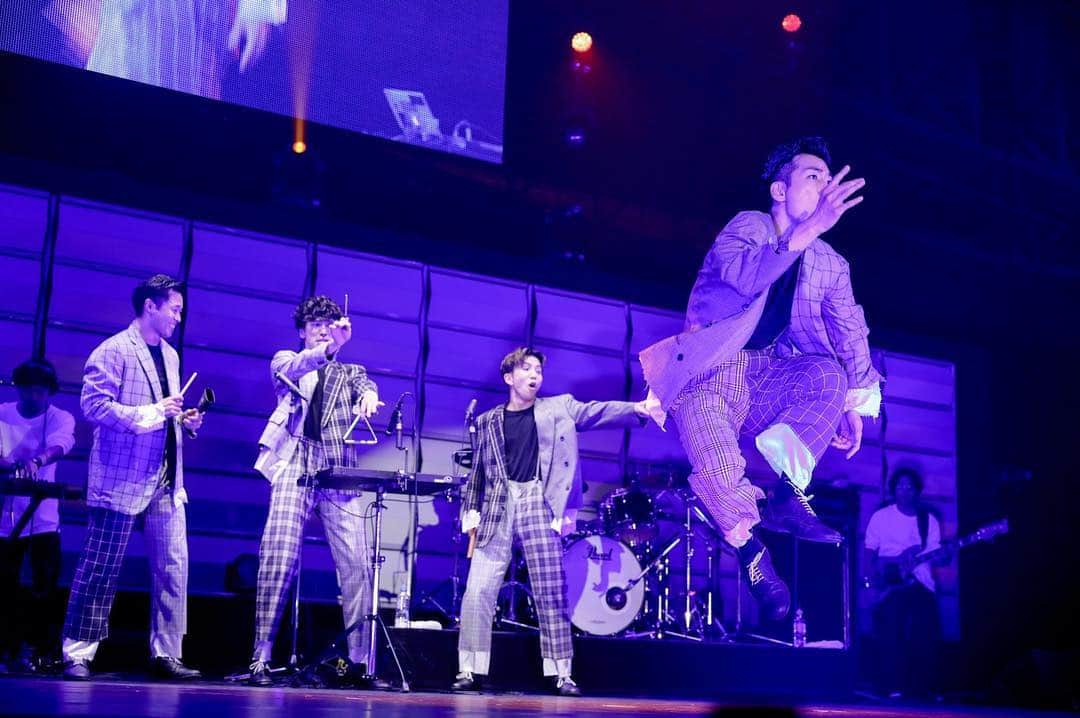 のインスタグラム：「“Amuse Fes in MAKUHARI 2019” today PM9:00 on air in WOWOW . 6/1に開催された「Amuse Fes in MAKUHARI 2019」が本日21:00〜WOWOW にて放送です‼︎ . s**t kingzとしてのステージはもちろん、【Perfume】とのコラボ、さらに【マルシャショーラ SPECIAL GUEST BAND】や【エンディング】にも出演しているのでお見逃しなく! . ‪放送日:6/30 (日) 21:00〜23:30‬ ‪WOWOW 「Amuse Fes in MAKUHARI 2019 〜恋とか愛とか〜」‬ ‪.‬ #stkgz #prfm #FLOW #ポルノグラフィティ #WEAVER #flumpool #SkoopOnSomebody #高橋優 #Rihwa #藤原さくら #エドガーサリヴァン #辻村有記 #山出愛子 #BEGIN」