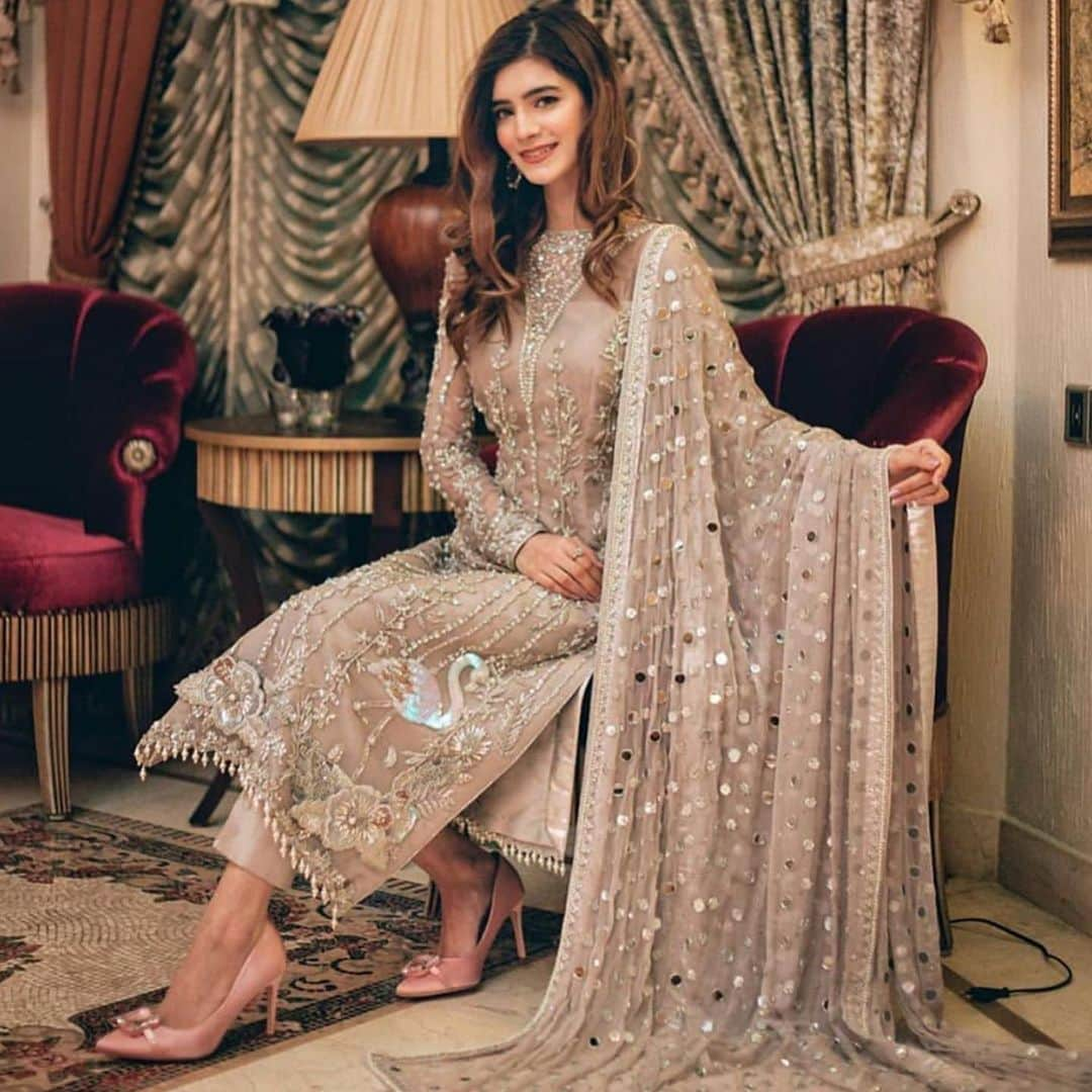 Indianstreetfashionさんのインスタグラム写真 - (IndianstreetfashionInstagram)「The beauty of this outfit 😍 #indianstreetfashion #indianwedding  #wedding #weddingsofinstagram #instawedding  #indianwedding #bridesofindia #bridesofinstagram #indianbridaloutfit #weddinglook  #bridallook #bridestyle #weddingtrend #trend #bridaljewelry #jewellery #weddinginspo #weddingplanner #weddingblogger #weddingplanner #destinationwedding @hemayal」6月30日 15時16分 - indianstreetfashion