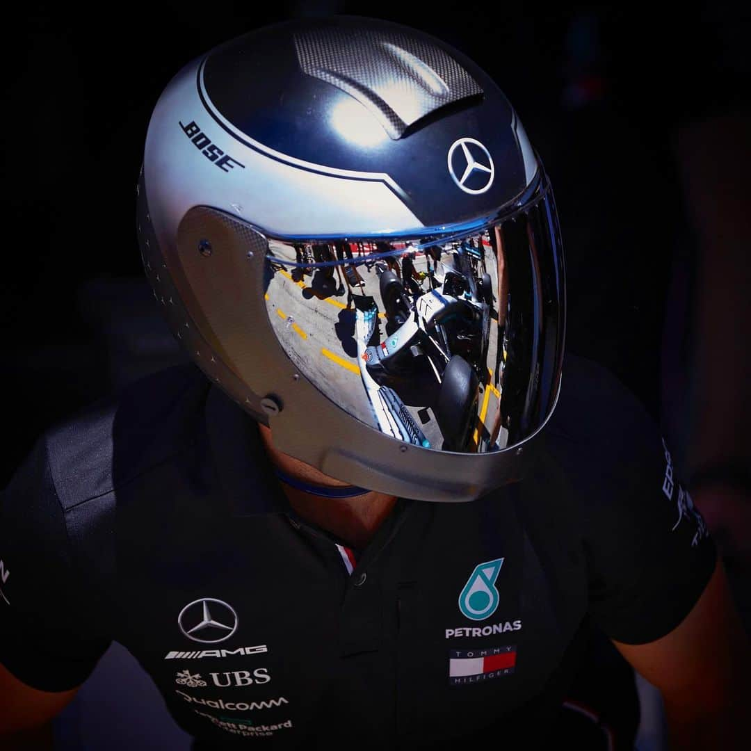 MERCEDES AMG PETRONASさんのインスタグラム写真 - (MERCEDES AMG PETRONASInstagram)「Today, we race! 🔥  Where in the 🌍 will you be tuning in from #BestFans? 🙌 • #MercedesAMGF1 #Mercedes #F1 #RaceDay #AustrianGP #PETRONASmotorsports」6月30日 15時21分 - mercedesamgf1