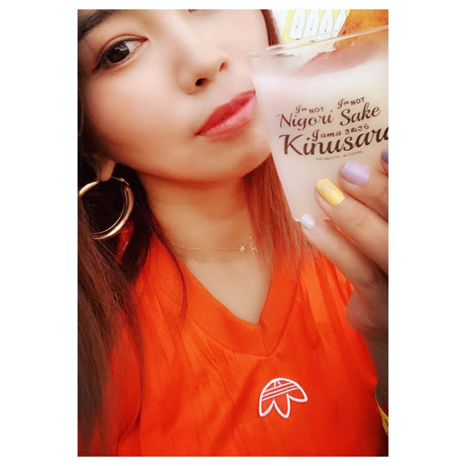 MINMIさんのインスタグラム写真 - (MINMIInstagram)「KINUSARA🍶という日本酒アメリカ進出のパーティー🇺🇸 たまには息抜きね 💓と @yurisa が誘ってくれた 😘 乳酸菌がいっぱい入ってて腸にとってもいいんだって♪ 酒豪説が、ありますが見掛け倒しな2人w 一杯でかなり上機嫌www ご馳走さまでした。」6月30日 15時25分 - minmidesu