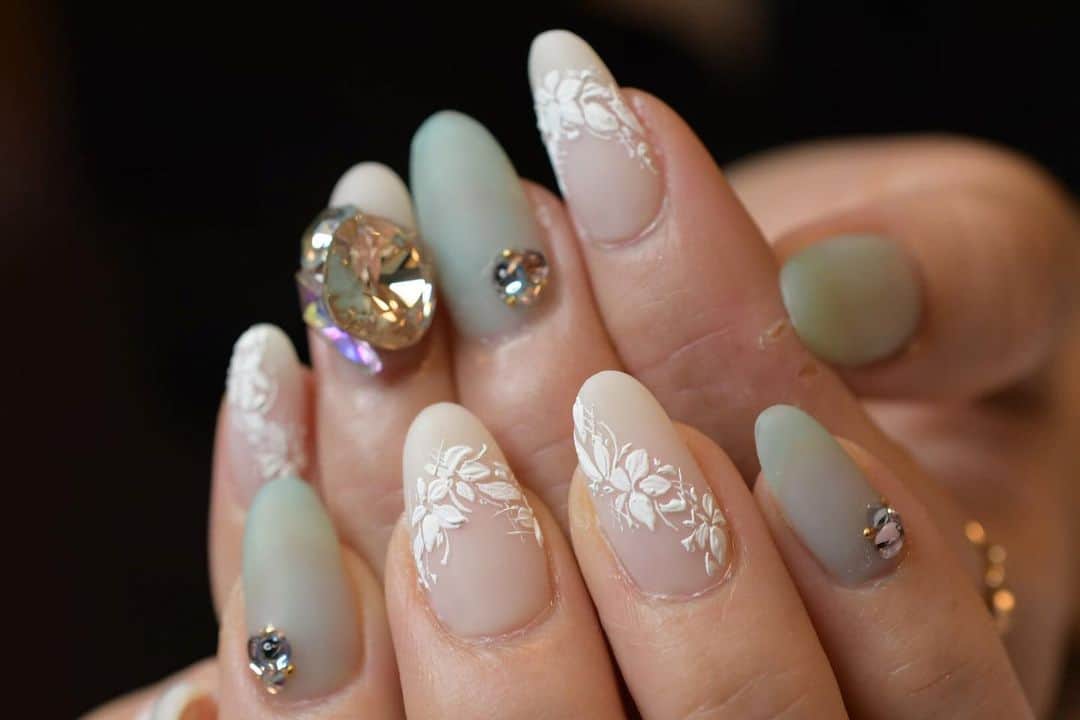 Yuka Maeda ::manicurelistのインスタグラム：「. . 大阪市北区 梅田.中崎町.駅から徒歩7分🚶‍♀️ CADENAS nail eyelash  マツエクアカウント @cadenaseyelash LINE:@ cadenas 🆔検索🙋‍♀️ tel:06-4792-8617. cadenas.nail@gmail.com. . #ネイル #ジェルアート #大人かわいい #梅田ネイル #堂山町 #大人ネイル #個性派ネイル #クリアネイル #ジェルネイル #nail #notd #ニュアンスネイル #instanail #ワンカラー #春ネイル  #ネイルデザイン #ongels #美甲 #osaka  #ジェルデザイン #cadenas #指甲 #spring #Insatnails #fashion #シアーネイル #うる艷ネイル #トレンドネイル  #レースネイル #ミントグリーン」