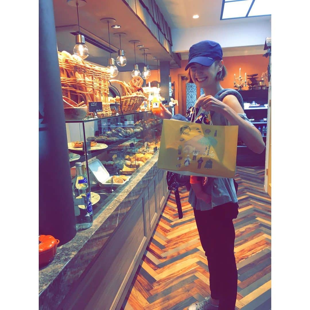 イレーネのインスタグラム：「Brot Yanagi @brot_yanagi  朝イチでパン屋行ける幸せ... さっと買ってさっと帰って朝ごはんを食べる。 この感じを求めていました  #brotyanagi #パン屋 #金山 #nagoya」