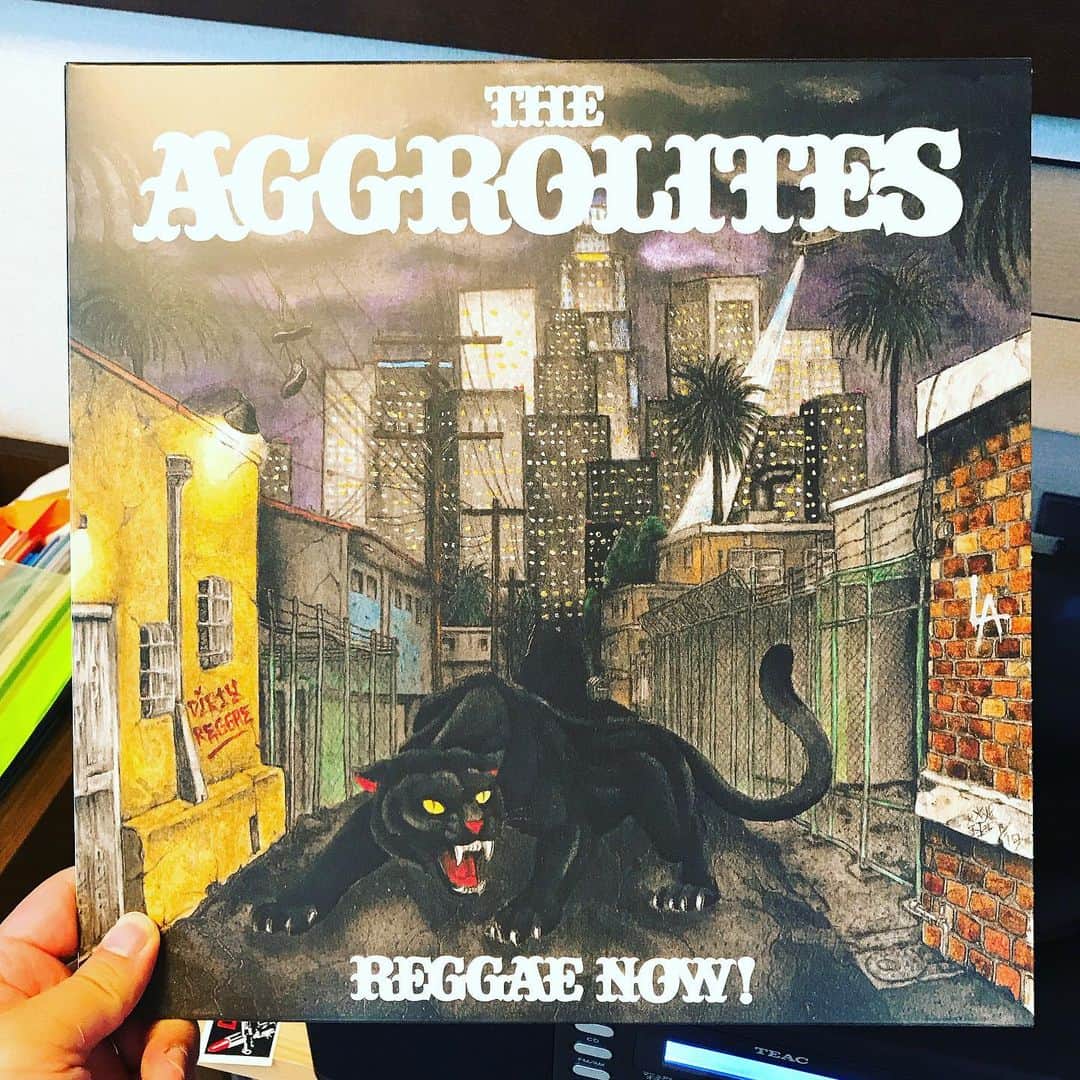 モッチェ 永井さんのインスタグラム写真 - (モッチェ 永井Instagram)「A-4のこの曲がスキ🎹🍭 (@theaggrolites )日本に来るみたいだし、見に行きたいな〜 鍵盤のRoger Rivas(@reggae_rog )ワークスに夢中。Addictedされてます。Great〜!! #theaggrolites #RogerRivas #🎁 #reggaenow」7月1日 1時43分 - mocche_nagai