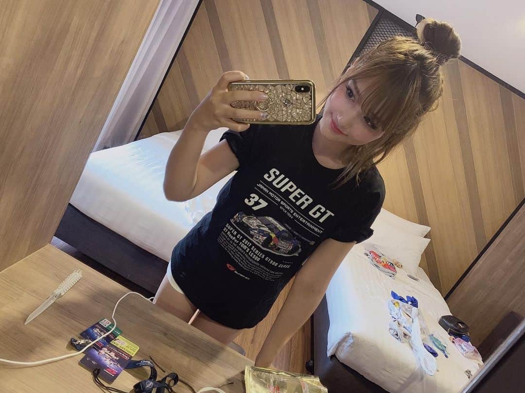 今井みどりさんのインスタグラム写真 - (今井みどりInstagram)「ブリーラム最後の夜は37号車のTシャツきてご飯食べてきたよ💙やっときれた💙笑あ、ベッドの上汚すぎ🤭 明日バンコクに戻ります(^ ^)#briram#タイご飯」7月1日 1時38分 - imaimidori