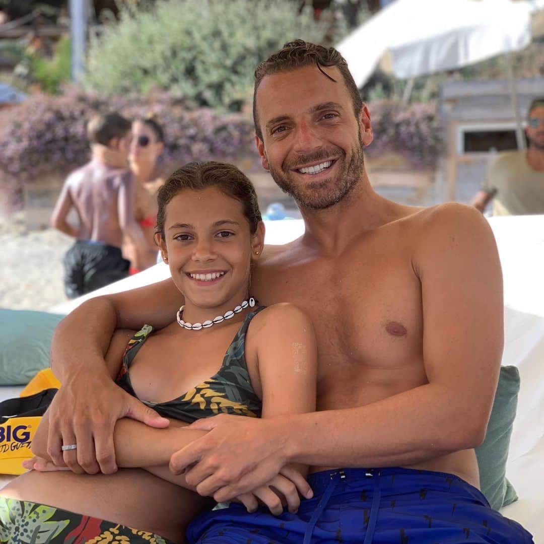 ロベルト・ソルダードのインスタグラム：「Enjoying the summer with my princess 👑」