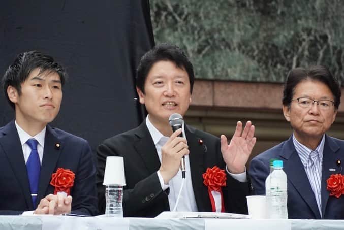足立康史さんのインスタグラム写真 - (足立康史Instagram)「今日は、池田市長との打ち合わせを経て上京し、東京青年会議所主催の公開討論会に党を代表して参加しました。 ‪各党が2019参院選の政策などを伝える　2019.06.30 https://youtu.be/DTGq17nhpAE @YouTubeより‬」7月1日 1時48分 - adachiyasushi