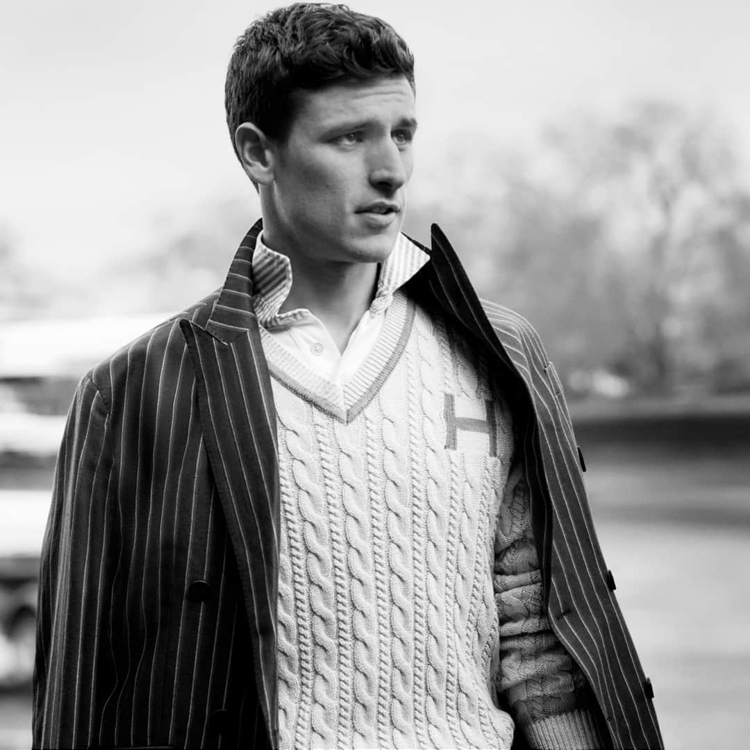 ハケットのインスタグラム：「Get in the spirit of @henleyroyalregatta with our HRR inspired collection, blending Hackett London’s impeccable taste with essential elements of the Henley dress code. Grab an iconic striped blazer, a traditional sweater and more HRR essentials at the link in bio. #BlazersOfGlory #HenleyRoyalRegatta」