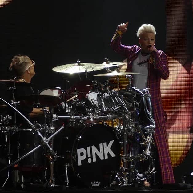 マーク・シュルマンさんのインスタグラム写真 - (マーク・シュルマンInstagram)「Wembley @wembleystadium I can’t wait to rock again tonight with 90,000 incredible @pink fans!! @markyplanet @pinkiesfamily 📸 by @mandydboss #beautifultraumatour #pink #wembleystadium #bucketlist #grateful」7月1日 2時05分 - markyplanet