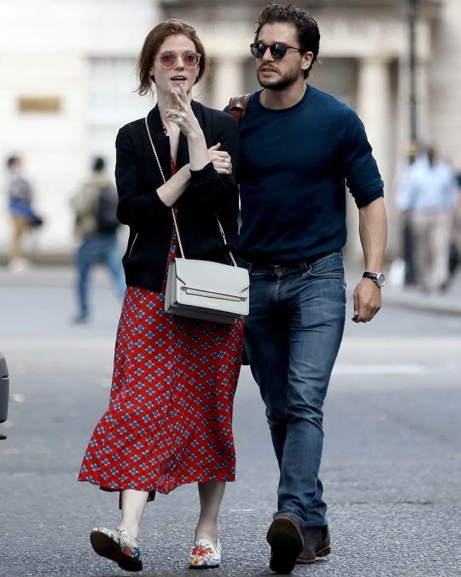 Just Jaredさんのインスタグラム写真 - (Just JaredInstagram)「Kit Harington and his wife Rose Leslie were seen together for the first time since he went to rehab. Tap this pic in the LINK IN BIO for more photos and details.  #KitHarington #RoseLeslie #GameOfThrones Photo: Backgrid」7月1日 2時08分 - justjared