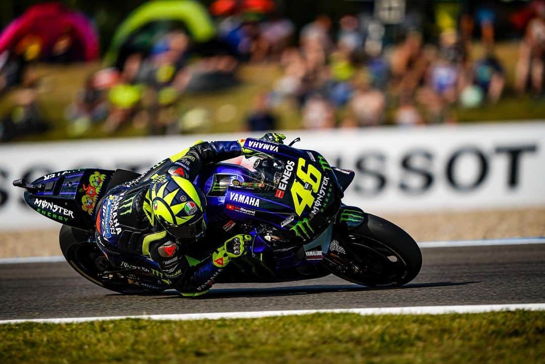 YamahaMotoGPさんのインスタグラム写真 - (YamahaMotoGPInstagram)「@valeyellow46 was on the move in the opening laps of the Dutch GP. A crash ended his challenge abruptly, but don’t worry, fans: he will dust himself off and be back in the saddle again next week at the @sachsenringcircuit. . . #MonsterYamaha | #MotoGP | #DutchGP | #MonsterEnergy | #VR46」7月1日 2時15分 - yamahamotogp