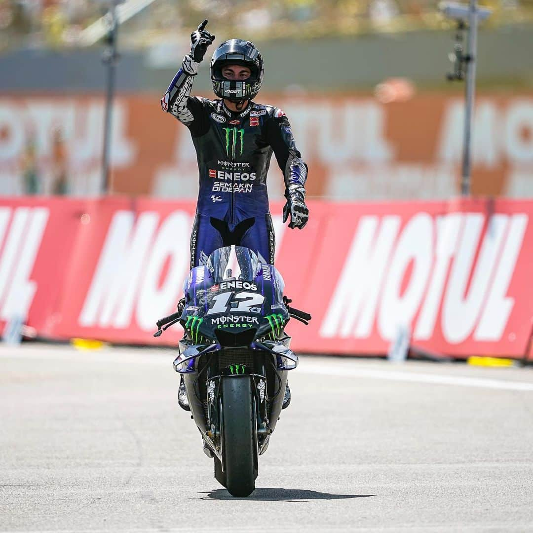 YamahaMotoGPさんのインスタグラム写真 - (YamahaMotoGPInstagram)「YESSSS! 🏆 . . #MonsterYamaha | #MotoGP | #DutchGP | #MonsterEnergy | #MV12 | @maverick12official」7月1日 2時21分 - yamahamotogp