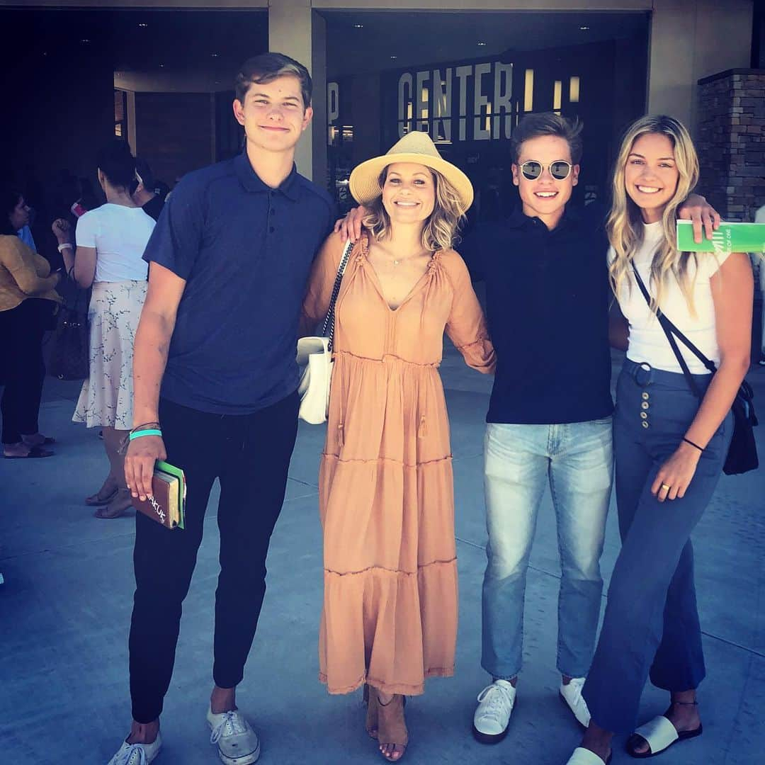 キャンディス・キャメロン・ブレさんのインスタグラム写真 - (キャンディス・キャメロン・ブレInstagram)「Sunday funday church vibes. All are welcome @shepherdchurch ✝️」7月1日 2時47分 - candacecbure