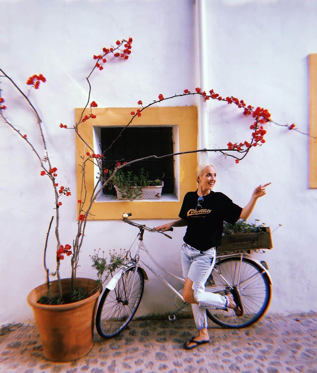 Nika Kljunのインスタグラム：「Cus being in Ibiza with friends is more fun 🌻 . @tshibangu  @tommygryson @campapusl @followcamillo . What a charming old town! If you’re in love with traveling, this is def THE place to come visit. 🙃 . #oldtowns #ibizanhound #placetovisit #friendsandfamily #happyhearts 📷 @followcamillo」
