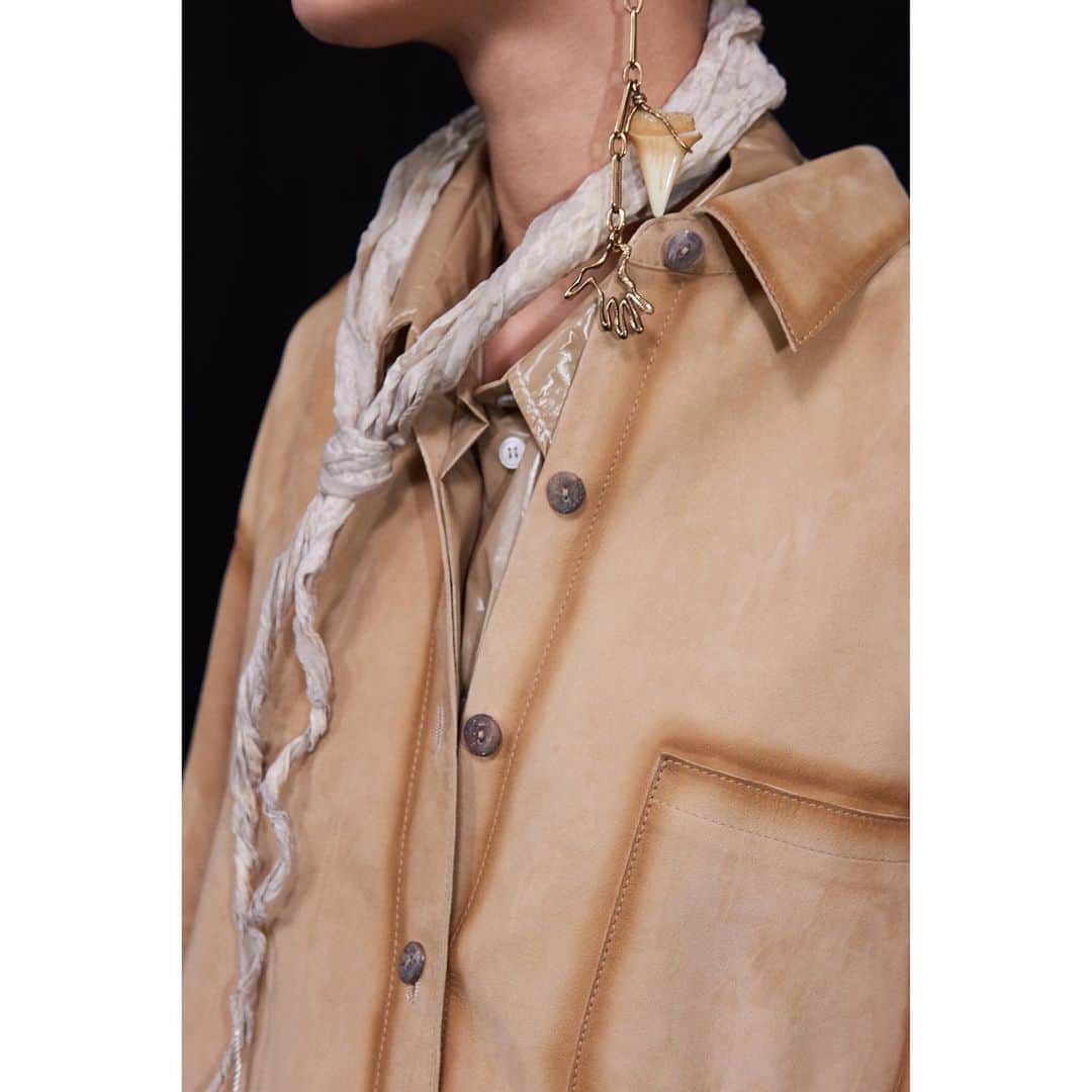Acne Studiosさんのインスタグラム写真 - (Acne StudiosInstagram)「Introducing #AcneStudios Women’s Spring/Summer 2020, a collection inspired by the independence of mind and spirit from living within nature.⁣ ⁣ “The choice to live in nature can be a radical act. It is poetic but it is also very real, about seeking alternatives. I am always attracted to these people, and the way their life translates into the way they dress. This idea of escape is more important today than ever,” Jonny Johansson, Acne Studios Creative Director.」7月1日 2時58分 - acnestudios