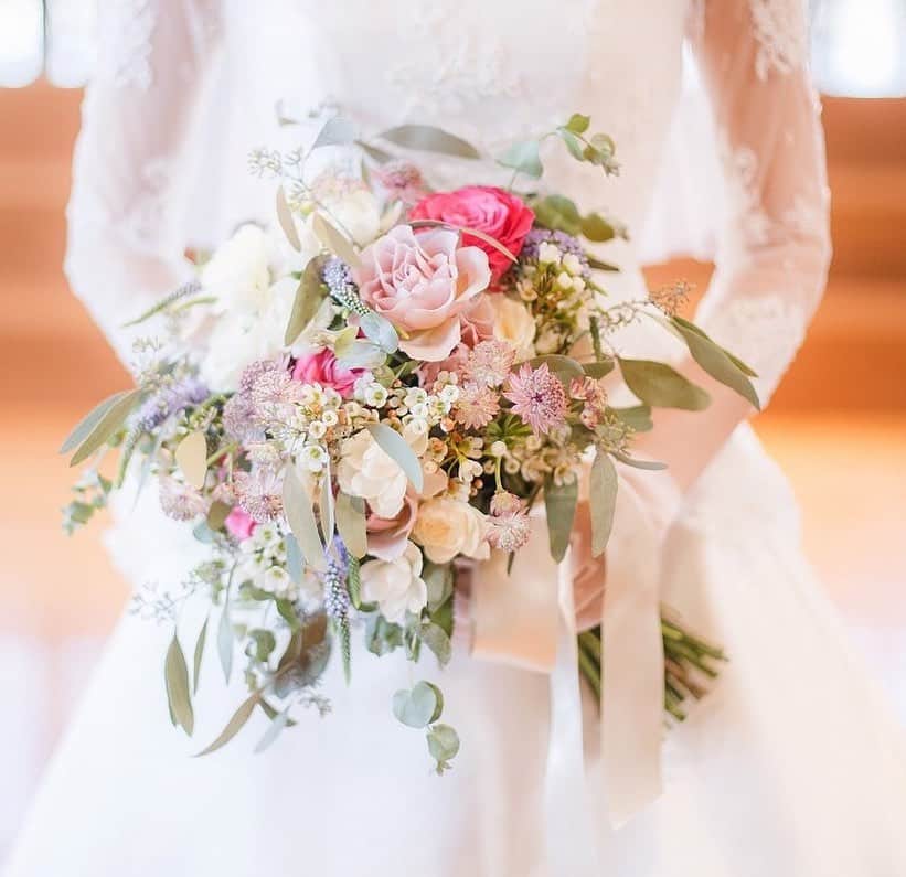 KIYOMIZU京都東山 公式さんのインスタグラム写真 - (KIYOMIZU京都東山 公式Instagram)「@kiyomizu_kyoto_higashiyama をフォローして、 『#kiyomizu京都東山』 『#kiyomizu花嫁』 『#スタイルズ花嫁』 をつけて投稿してくださいね＊ . 結婚式が始まる前のお支度の瞬間も かけがえのない思い出に.＊* 笑顔と幸せに満ちたひと時をお過ごしください。 . ---------------------- . ▼ブライダルフェアの予約は インスタのTOPからcheck⚐ ＞＞＞ @kiyomizu_kyoto_higashiyama . . #スタイルズ花嫁 #dress #kyoto #kiyomizu #wedding #weddingdress #ウェディングドレス #ウェディングレポ #チャペル #ブライダルフェア #プレ花嫁 #卒花 #披露宴 #日本中のプレ花嫁さんと繋がりたい #結婚式 #結婚式場 #結婚式準備 #京都 #京都花嫁#関西花嫁  #marryxoxo #Dressy花嫁 #maricuru #maricuru卒花アンバサダー #手繋ぎショット　#カラードレス」6月30日 18時11分 - kiyomizu_kyoto_higashiyama