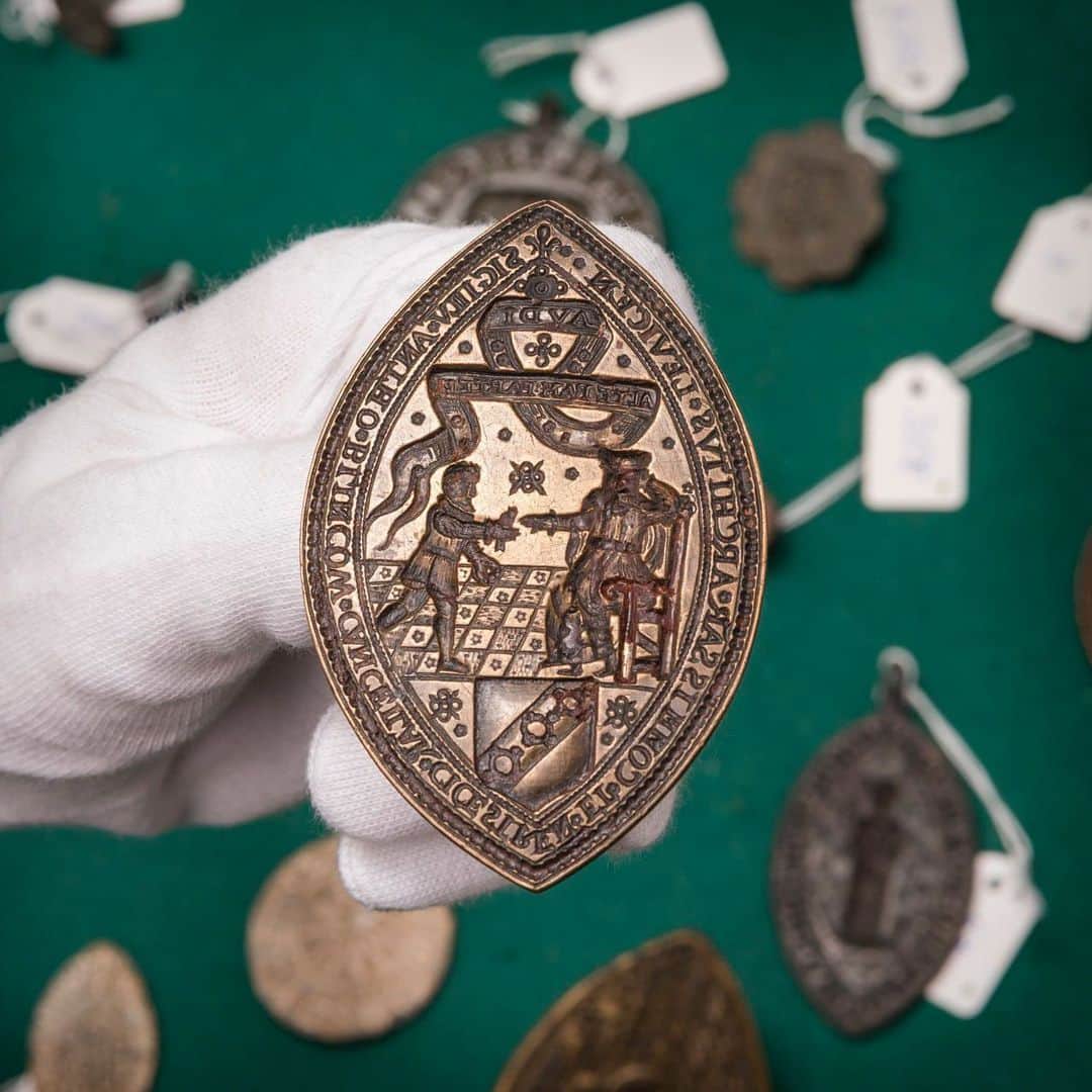 クリスティーズさんのインスタグラム写真 - (クリスティーズInstagram)「These medieval seal matrices were used to stamp legal documents.⠀ .⠀ In medieval times, a wax seal was both practical and symbolic. As more and more documents were ‘signed, sealed and delivered’ seals became increasingly common and custom-made for their owners.⠀ .⠀ The Schøyen collection of medieval seal matrices. Estimate: £100,000-150,000.⠀ .⠀ The History of Western Script: Important Antiquities and Manuscripts from the Schøyen Collection – 10 July at Christie’s London.⠀ .⠀ #art #medieval #medievaltimes #medievalworld #collection #collecting」6月30日 18時12分 - christiesinc